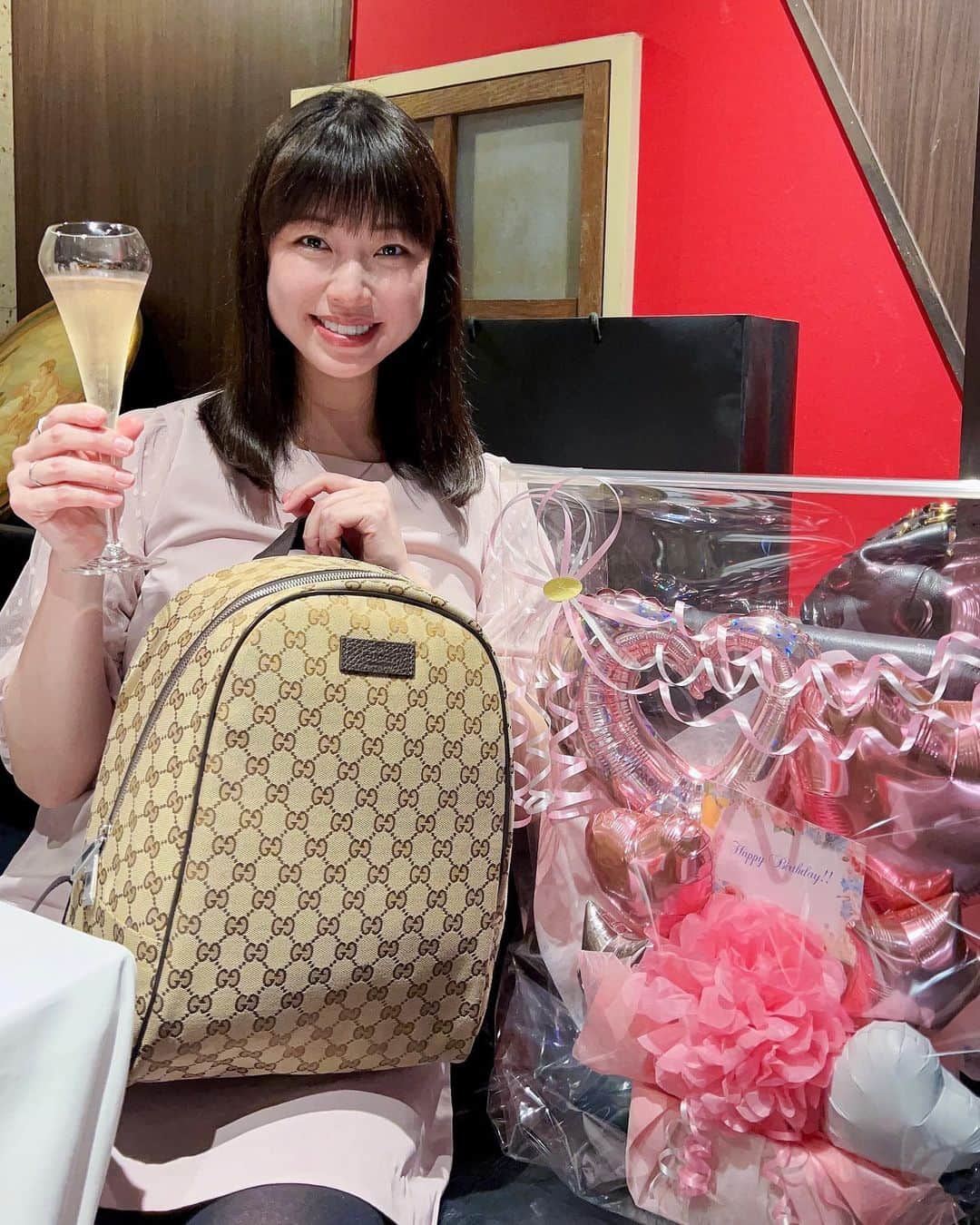 のインスタグラム：「昨日は会社の皆さんにお祝いして頂きました🥂 素敵なプレゼントに、美味しいお料理に、楽しい時間・・・ こんな贅沢な輪の中に居ても良いのでしょうか☺️✨ 33歳も大好きな仲間と、お仕事頑張ります❤️‍🔥 💁🏻‍♀️ had a birthday party🎉 I am happy🥰 #銀座鉄板焼きsublime #鉄板焼き #お誕生日パーティー #happybirthday #birthdayparty #いつもありがとうございます」
