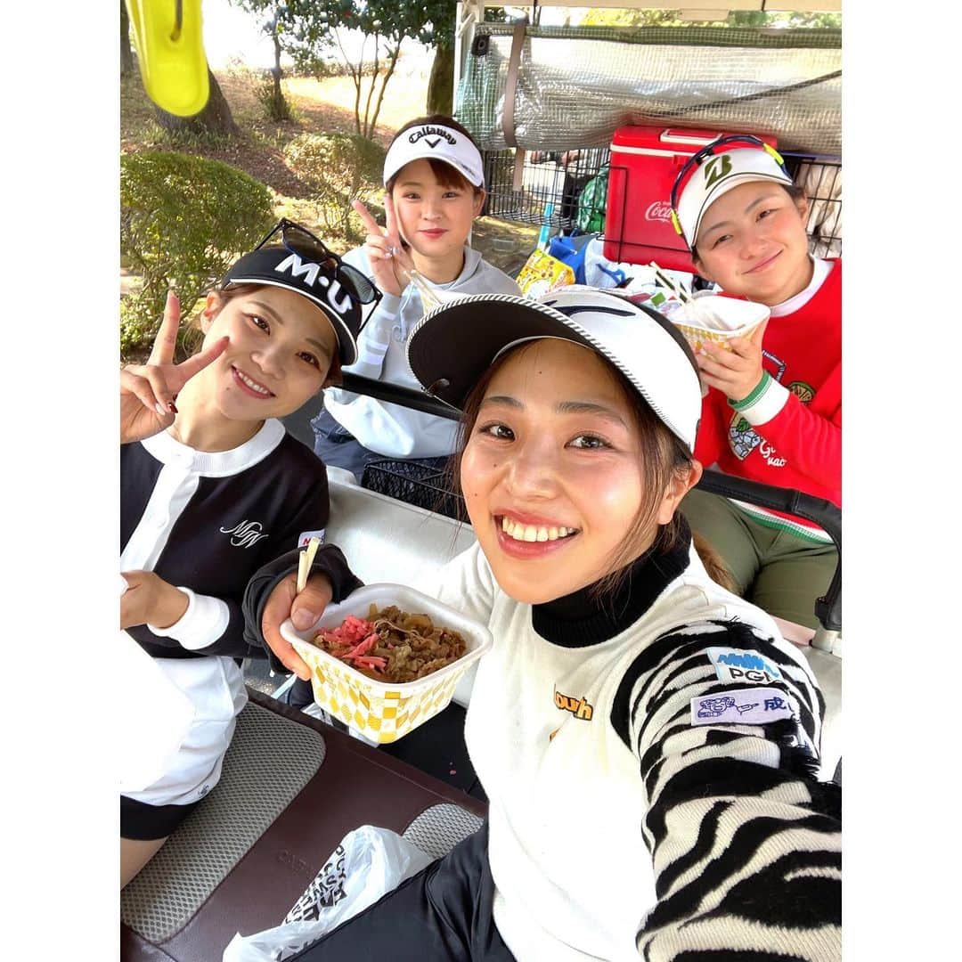 幡野夏生のインスタグラム：「#藤井かすみステップジャンプツアー  37.36 73 18位タイ @stepjump_tour  @kasumi__fujii  この規模の試合を開催してくださることがどれだけ大変か、、 かすみさんを始め、大会関係者の皆さまありがとうございます🙇‍♂️ #お昼には牛丼まで❤️❤️❤️❤️❤️ * #釜爺カップ in姉ヶ崎西コース 34.35 69で優勝🤩❤️🏅 賞金は勿論のこと、いつも段取りまでありがとうございます🙇‍♂️ @minoru.shikama  * 次の試合は3月29日 #トップコネクトレディース  に出場予定です！ 試合があると励みになります🤩❤️ 頑張るぞおおおおお！ * 試合の主催、プロアマのご依頼、お問合せ 03 4570 0228 hatanonnon54@i-integration.co.jp  にお願いします🤲 * #ジーオーピー #PGM @pgm.official #環境ステーション @kankyo_station #成山商店 #loudmouth #ラウドマウスジャパン @loudmouth_japan_official #ミズノ @mizunogolf_japan #アイインテグレーション * #幡野夏生のプロゴルファーに私はなる #YouTube #YouTuber #ゴルフ #ゴルフスイング動画 #ゴルフスイング改造 #女子ゴルファー #ゴルフ女子 #ゴルフスイング #バーディーダンス #ゴルフ上手くなりたい #キャサリン #プロゴルファー #golf #golfswing #jlpga #lpga」