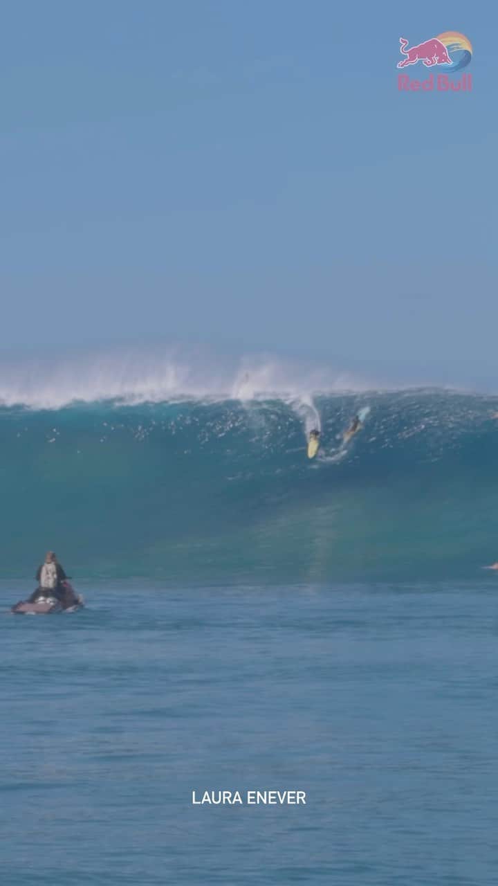 ローラ・エンバーのインスタグラム：「YEAH THE GALS! I Just got goosebumps going through the waves entered for this years #redbullmagnitude big wave event.  So many ladies sending it over the ledge and pushing the sport 🤯  To the ladies who have been doing this for years - Thankyou for showing us what’s possible - To the ladies of the next generation, I can’t wait to see what you do! Thankyou to @redbull / event directors for putting this event on and giving us a platform, the support & the tools to push ourselves. Thankyou to all the water safety for putting in hours in the water and the Camera men/women for hours behind the lens. VOTING is open for another week so jump online (link in bio) and check out some crazy rides from all the ladies 🔥」