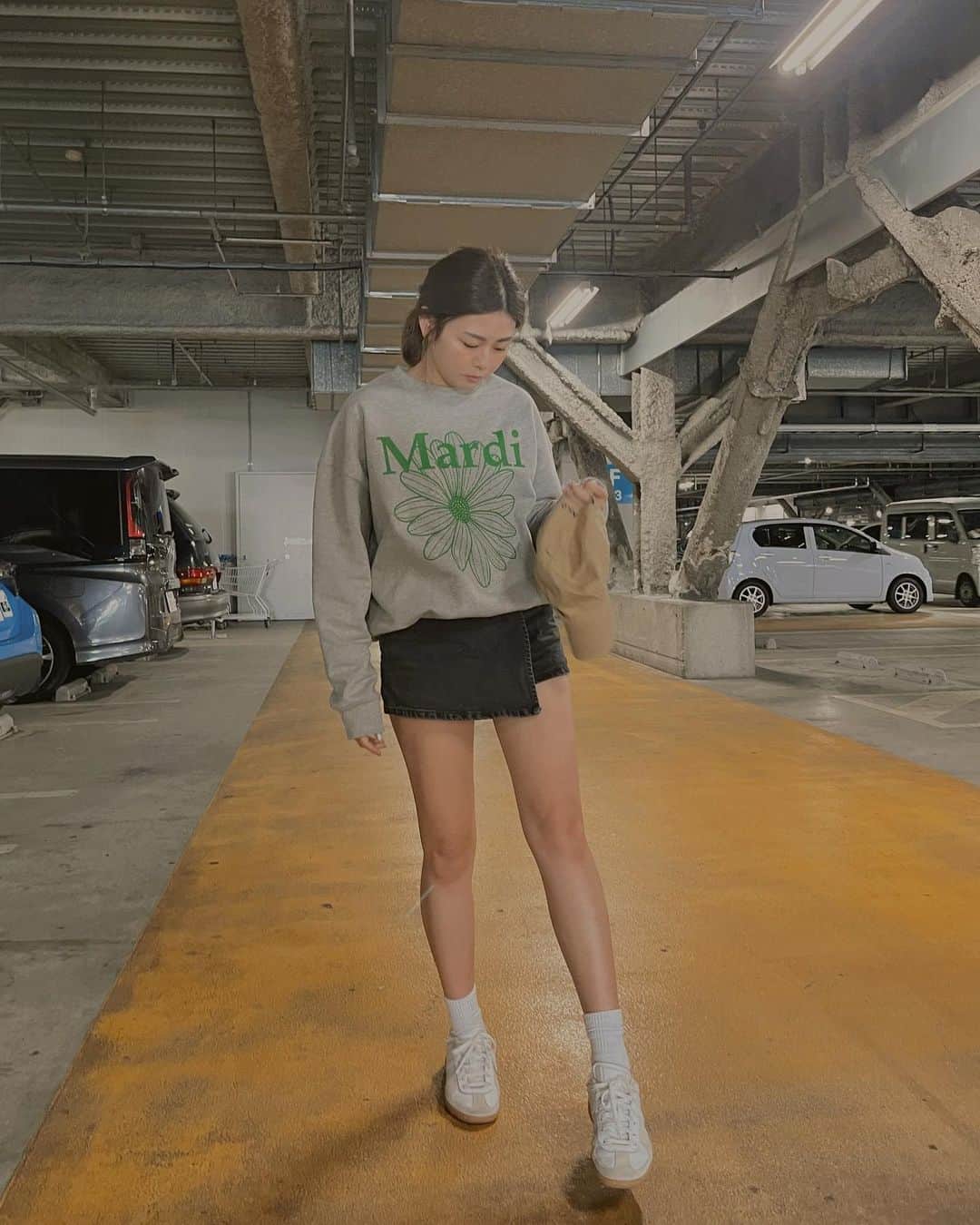 manaのインスタグラム：「🔗🌼: @mardi_mercredi_official   #まなきょうふく #春コーデ #カジュアルコーデ #韓国ファッション #mardi #adidassamba」