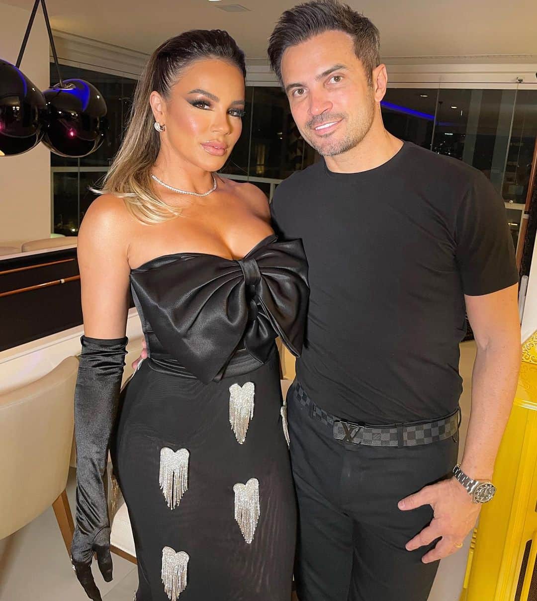 アレッサンドロ・ローザ・ヴィエイラのインスタグラム：「Noite especial com a minha Princesa @lilifariav   Bday @rafaella」