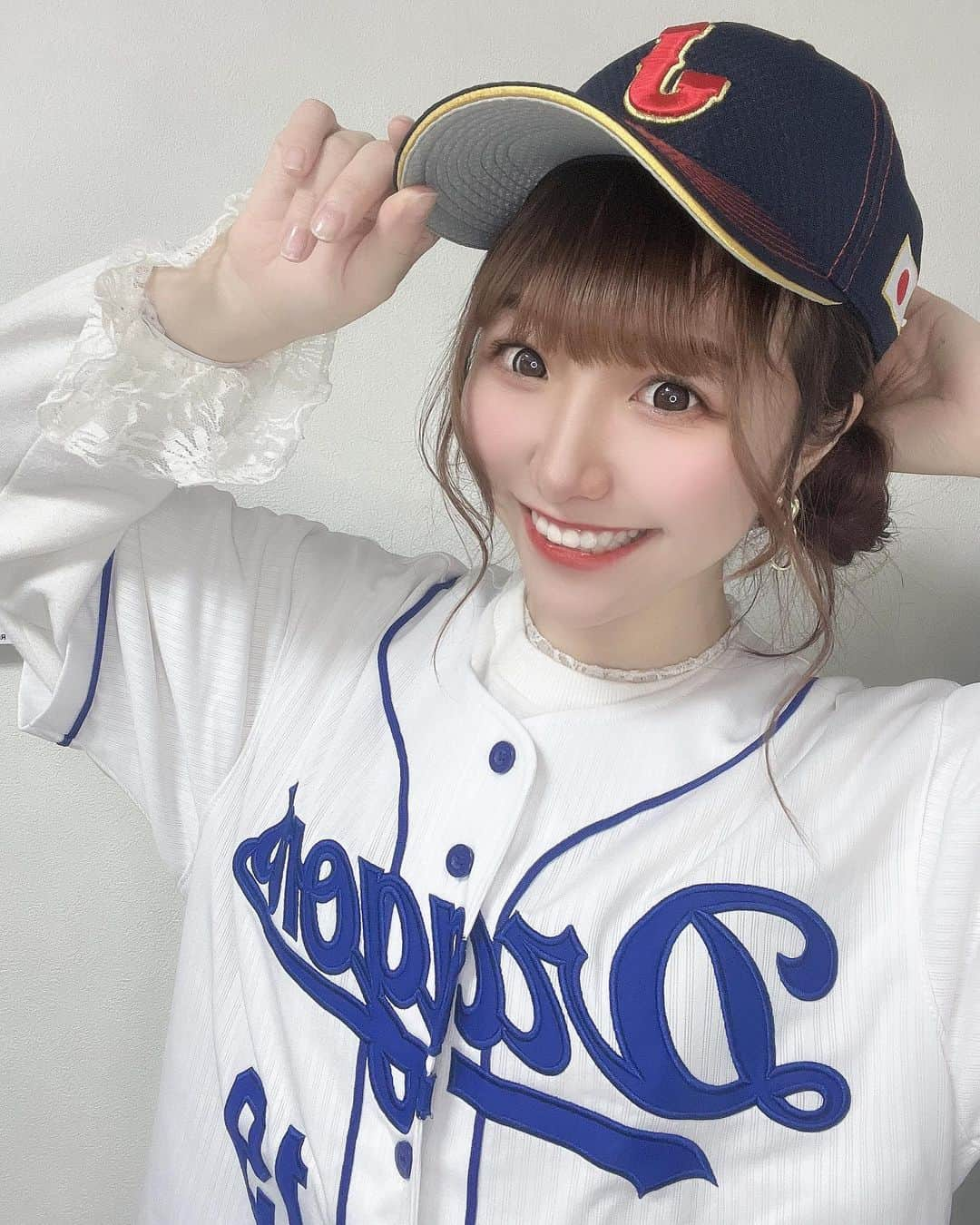 江本梨花のインスタグラム：「・ 絶対世界一🔥🔥🔥 ・ ・ ・ ドラゴンズの開幕も楽しみ🥰 ・ ・ ・ #WBC #wbc2023 #侍ジャパン #日本代表 #wbc日本代表 #日本 #日本がんばれ #マイアミ #髙橋宏斗 #中日ドラゴンズ #インスタ野球女子 #野球女子 #野球観戦 #プロ野球 #ペッパーミル #ドラゴンズ女子 #ドラゴンズファン #ドラゴンズファンと繋がりたい #ドラゴンズ愛 #ドラゴンズ #ドラゴンズ大好き」