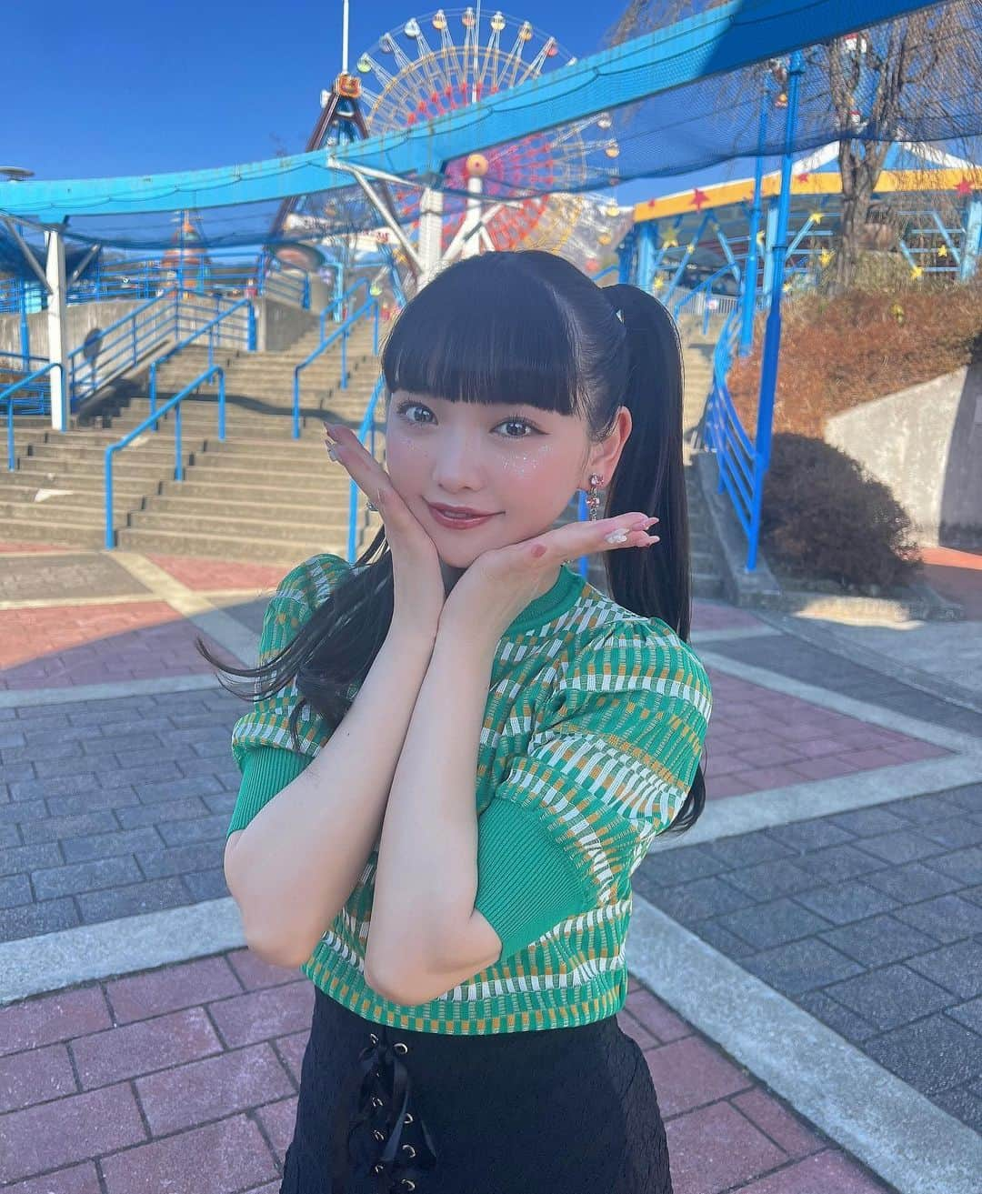 籾山ひめりさんのインスタグラム写真 - (籾山ひめりInstagram)「🎢🎡🎠💕 ･  #男の子の目的は何？  MV（cover）が公開されたよ〜✨️ カラフルでかわいいたかねこが 見れちゃうよ〜！！ 👧🏻👧🏻👧🏻👧🏻👧🏻👧🏻👧🏻👧🏻👧🏻👧🏻 💛💎💖🤍💚🧡💜❤️🎀💙 ･  #MV #アイドル #遊園地  #高嶺のなでしこ #ツインテール #ぱっつん前髪  #フルバング #黒髪ロング」3月21日 0時25分 - momichan_hime