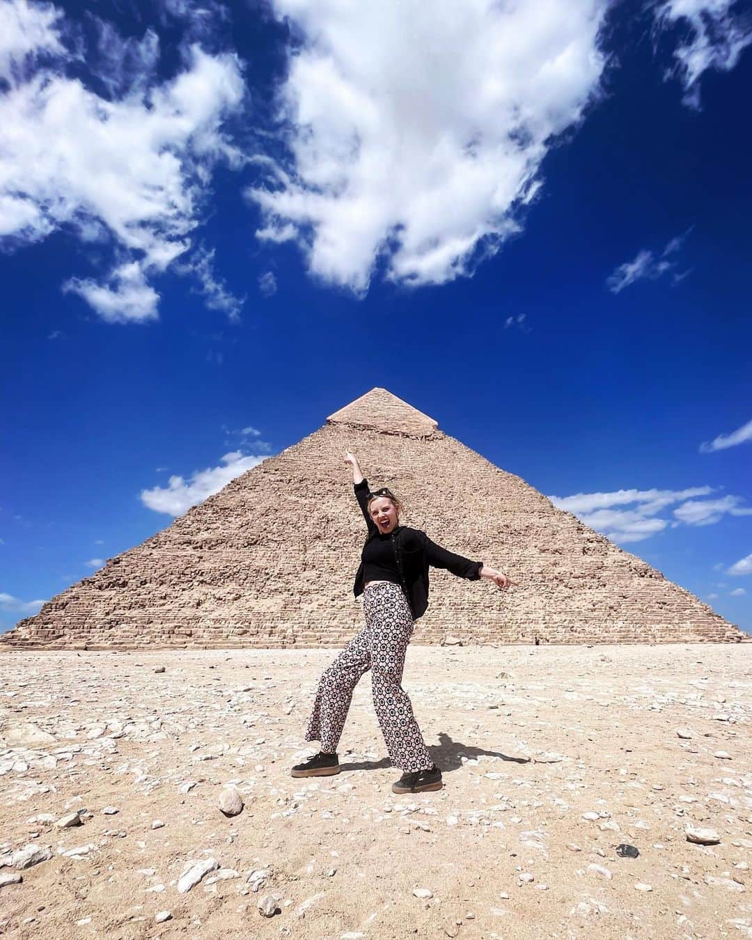 グレイシー・ドジーニーのインスタグラム：「Spent the week eating dessert in the desert 🐪 In awe of Cairo- the beauty, the history, the kindness of the people we met along the way. Big wow!」