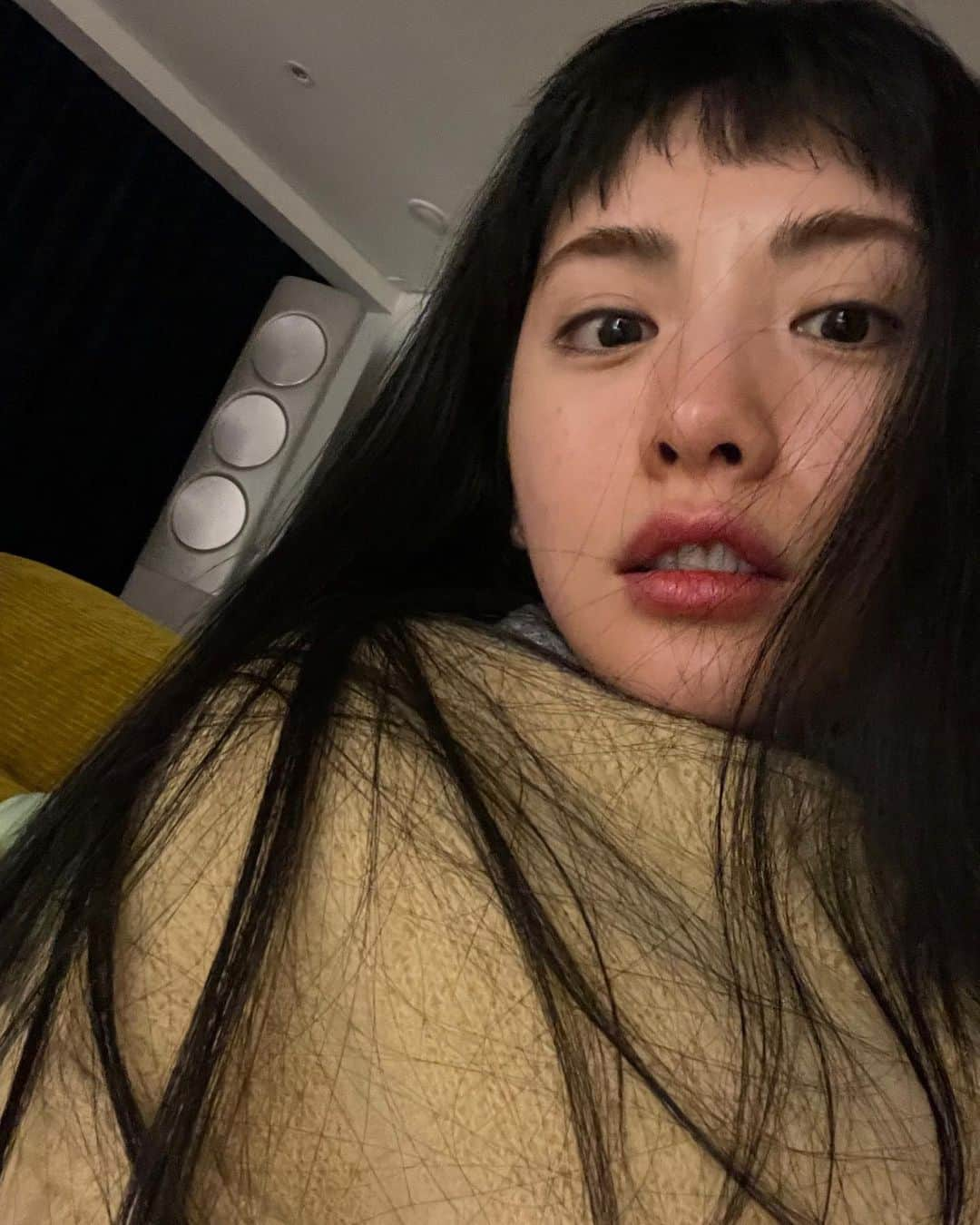 ナナ さんのインスタグラム写真 - (ナナ Instagram)「야식은🍔지.」3月21日 0時34分 - jin_a_nana