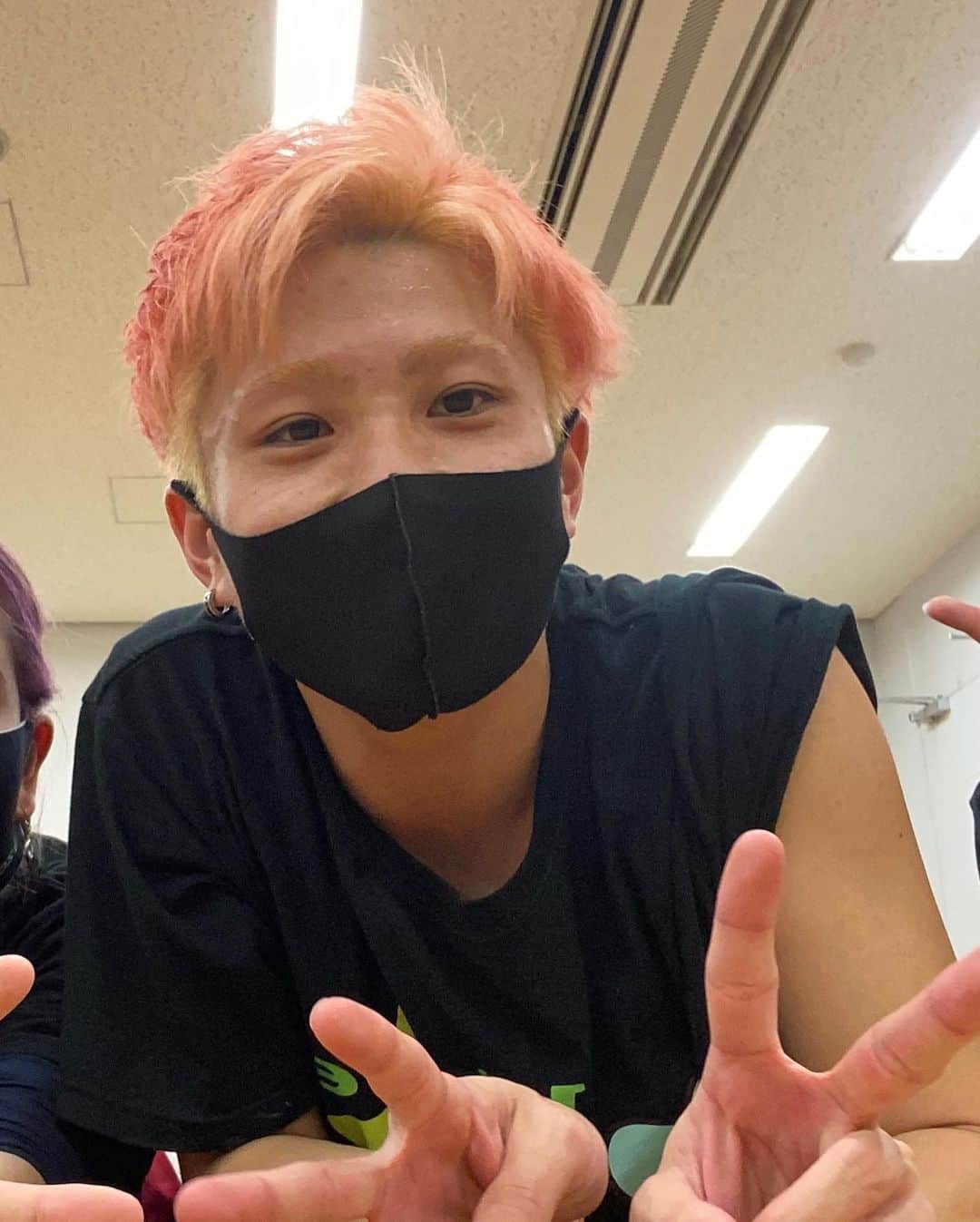 大塚稜馬のインスタグラム：「Which hair color is good? Please comment ✏️ Btw I would like to dye my hair or get a perm after I finish my job hunting💇‍♂️💆‍♂️💈  #haircolor  #otsuka #fyp #indonesia  #waseda #早稲田 #髪染めたい」