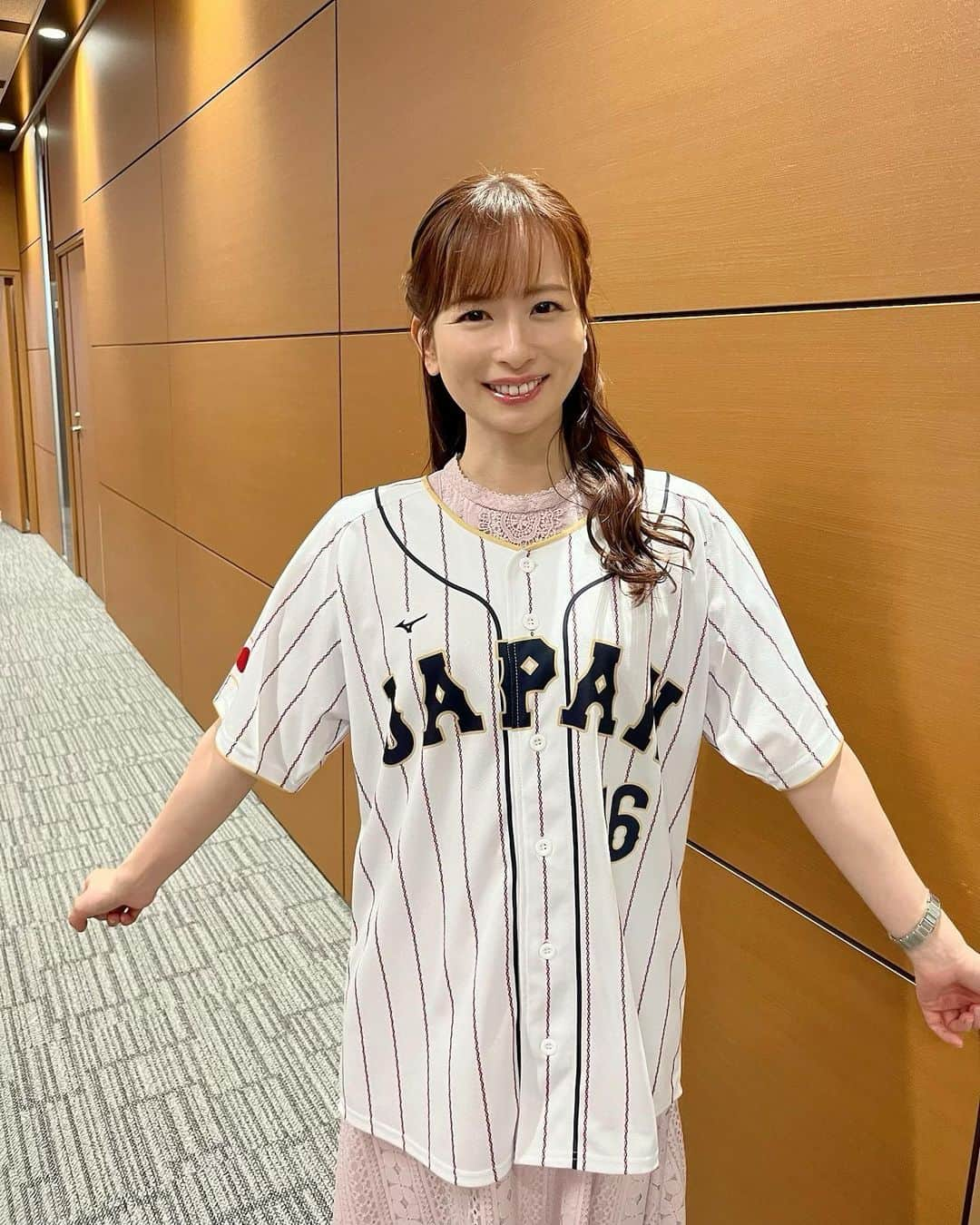 皆藤愛子さんのインスタグラム写真 - (皆藤愛子Instagram)「❤︎ 本日もユニフォーム着用でWBC 準決勝の話題をお伝えしました🇯🇵✨ #ゴゴスマ #ユニフォームは番組の物です」3月21日 0時51分 - aiko_kaito_official