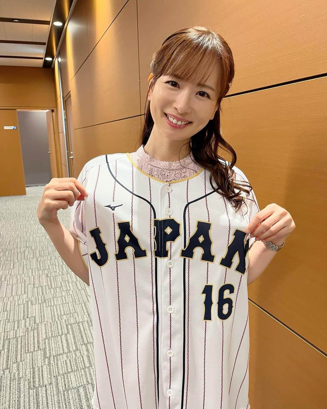 皆藤愛子さんのインスタグラム写真 - (皆藤愛子Instagram)「❤︎ 本日もユニフォーム着用でWBC 準決勝の話題をお伝えしました🇯🇵✨ #ゴゴスマ #ユニフォームは番組の物です」3月21日 0時51分 - aiko_kaito_official