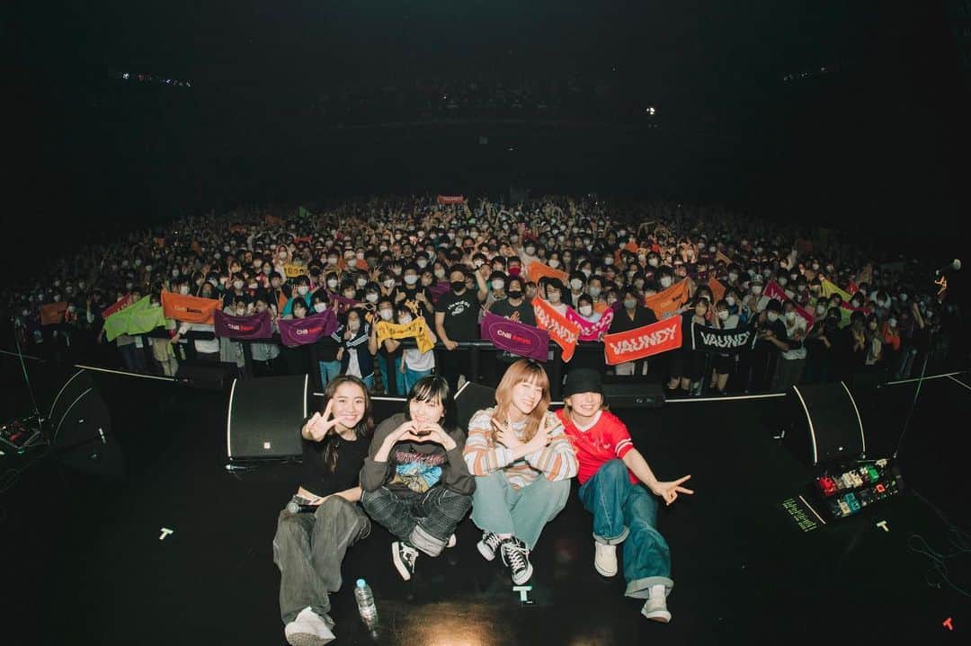 玉城裕未のインスタグラム：「Chilli Beans.pre 「Dancing Room 003」 @chillibeansmusic   Thank you!  Nagoya with PEOPLE1 Osaka with WurtS Yokohama with Vaundy  #ChilliBeans.」
