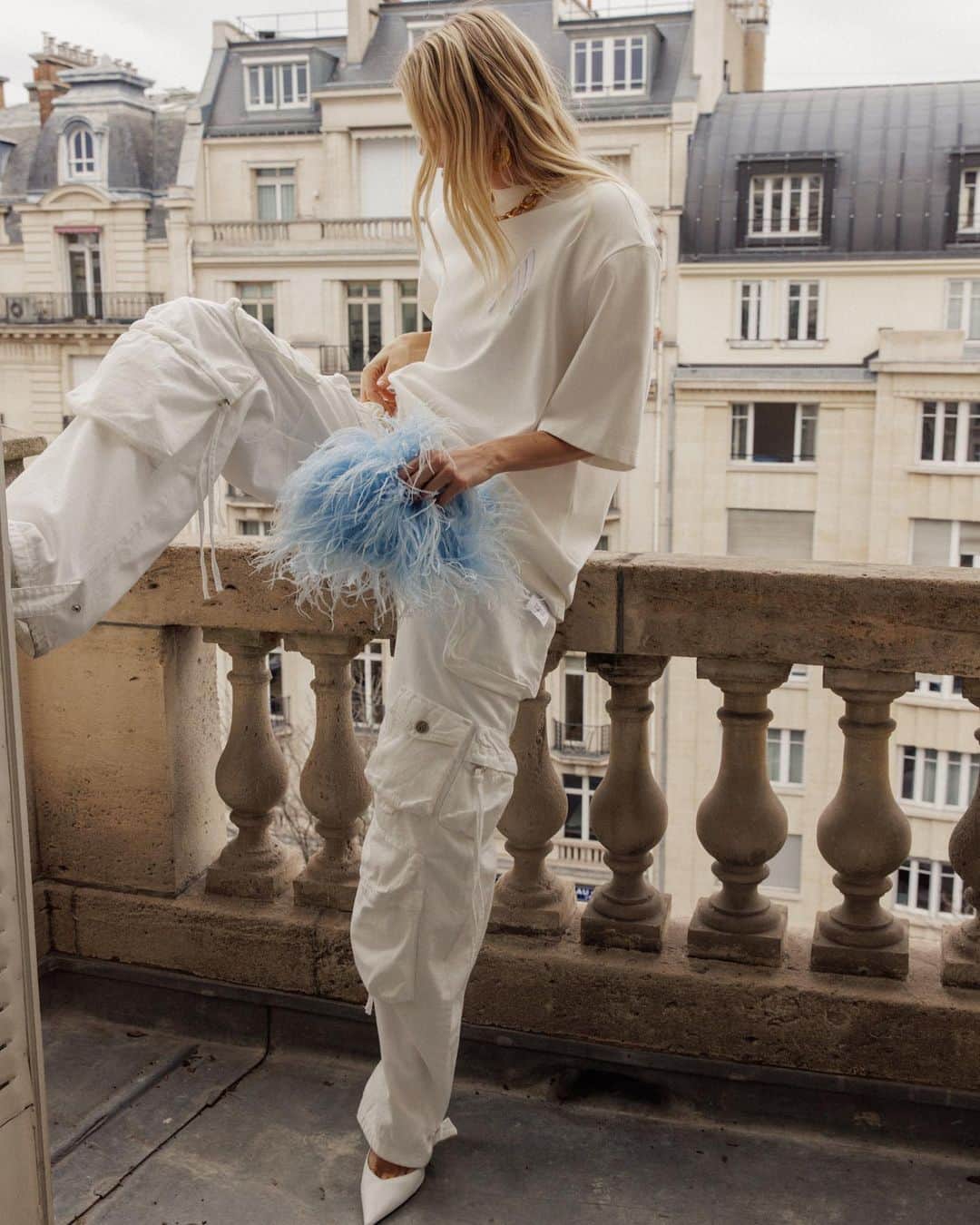 エレナ・ペルミノヴァさんのインスタグラム写真 - (エレナ・ペルミノヴァInstagram)「Paris 🤍 wearing @theattico   📸 by @krissnegireva」3月21日 0時52分 - lenaperminova