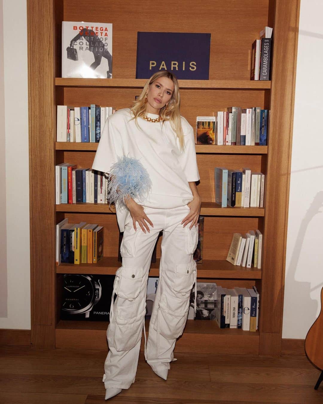 エレナ・ペルミノヴァさんのインスタグラム写真 - (エレナ・ペルミノヴァInstagram)「Paris 🤍 wearing @theattico   📸 by @krissnegireva」3月21日 0時52分 - lenaperminova