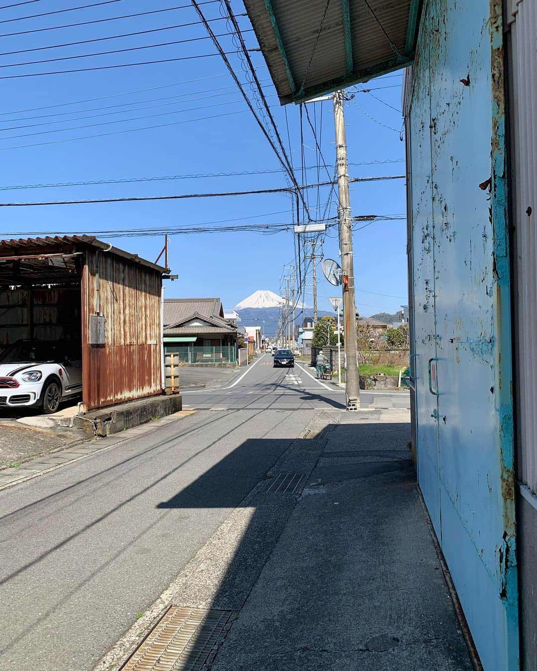 富士彦のインスタグラム：「#沼津 #志下 #富士山 #grandmaシーサイド店  #駿河湾 #富士山 #めちゃくちゃ美味しいケーキ #珈琲　 #風光明媚 #日常の沼津の景色 #沼津すごない？」