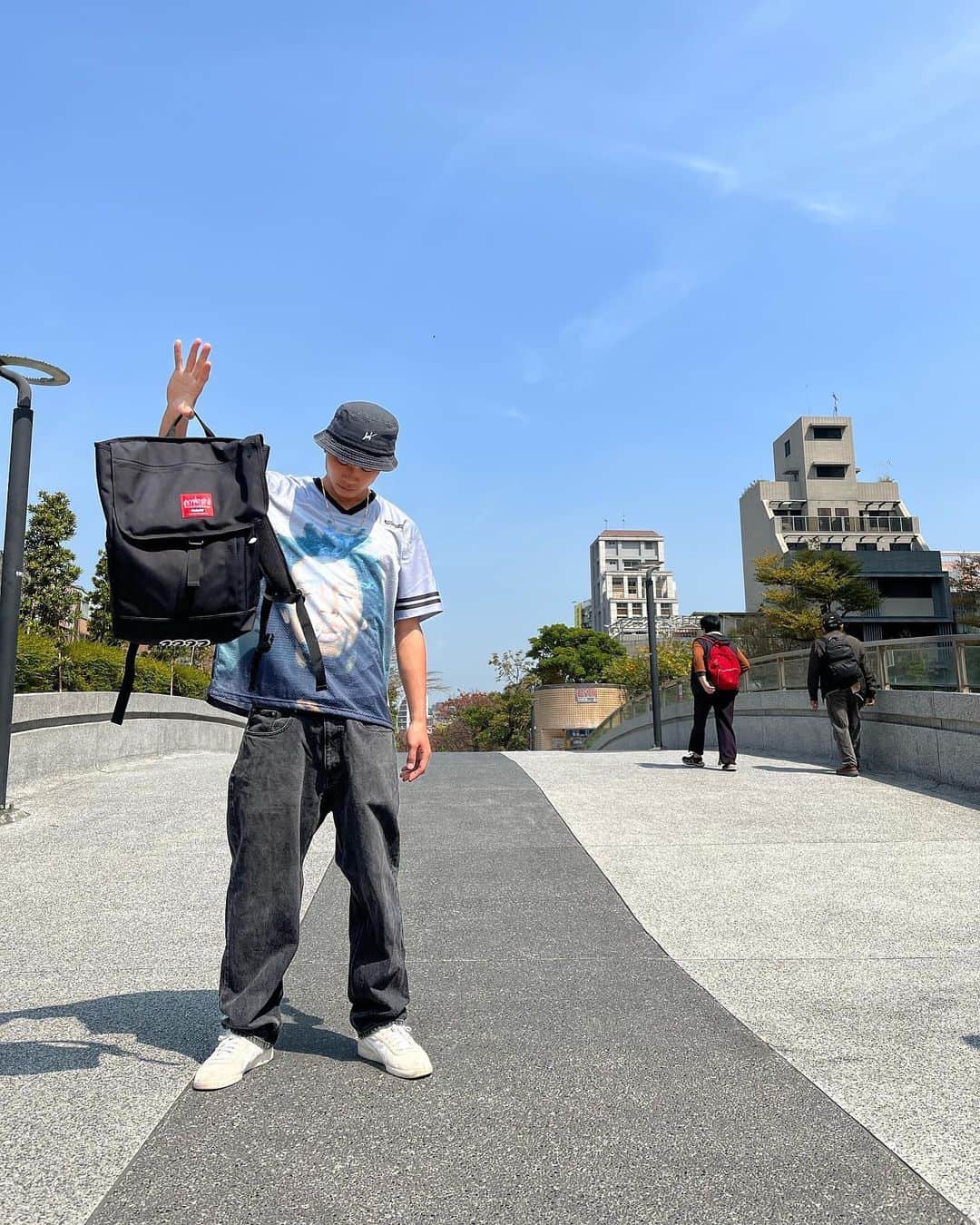 Kayaのインスタグラム：「台湾滑板🇹🇼  Thank you @asics_skateboarding @asics_sportstyle_jp   •今回のツアーにマンハッタンポーテージ春の新作、ONLYNYとのコラボリュックを持って行ったんだけど、荷物いっぱい入るから使い勝手よかったな✨🙆‍♂️ 謝謝  #asicsskateboarding #manhattanportage  #マンハッタンポーテージ」