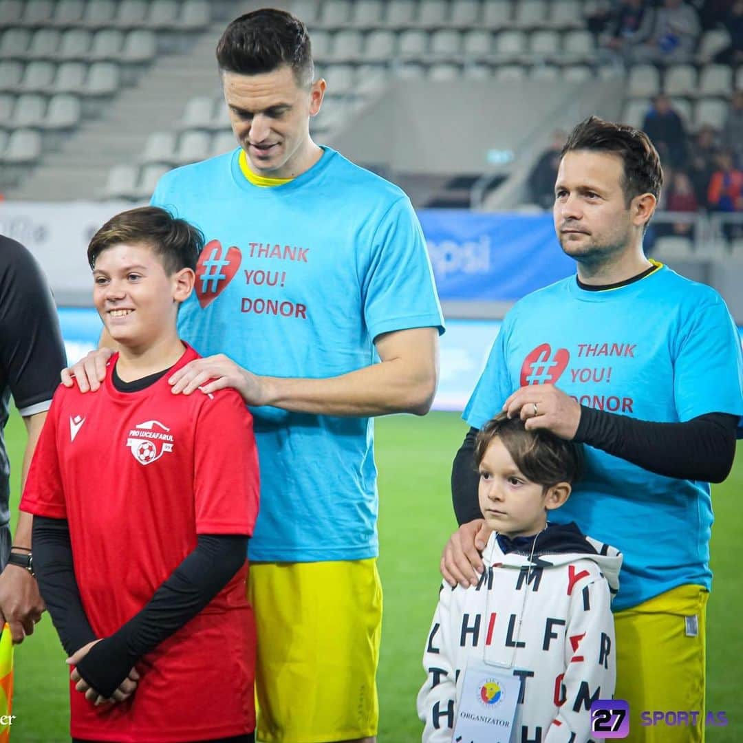 フローリン・ガルドシュのインスタグラム：「Duminică 26 martie, ne vedem la Urziceni pentru primul meci caritabil din 2023 ⚽️ Partida dintre Unirea Urziceni 2009 și Liga Legendelor va începe la ora 13 🏟️ Printre numele prezente la eveniment se numără și Dan Petrescu, Duckadam și Belodedici 🙌🏻  #fotbalulfacebine」