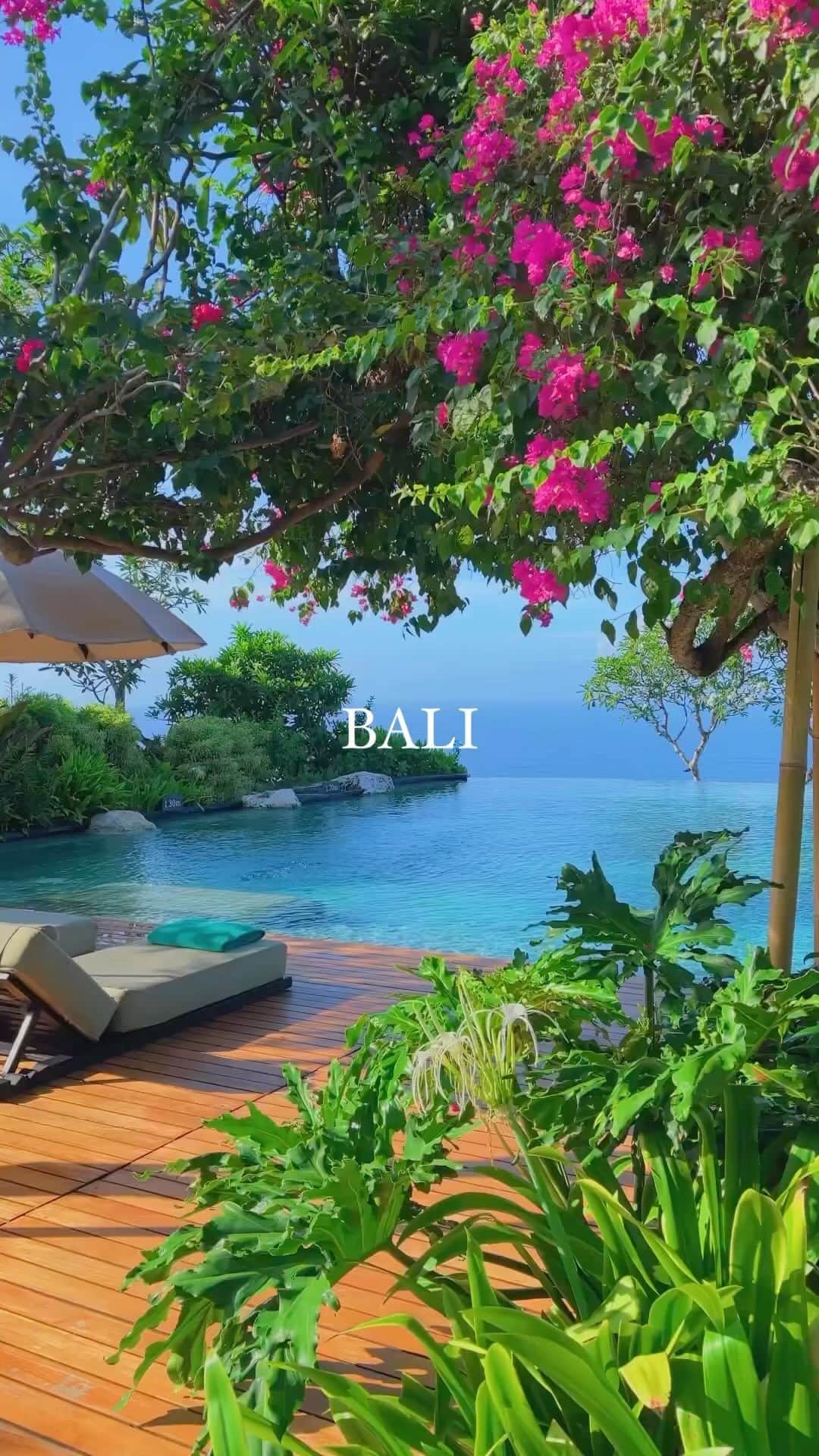 bestvacationsのインスタグラム：「Bali, where relaxation is a state of mind and every moment feels like a dream 😍🌴  By @monstalost」