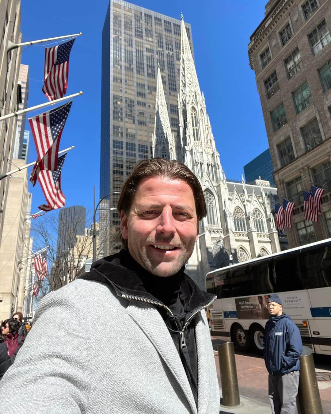 ローマン・ヴァイデンフェラーのインスタグラム：「Live from New York! 🗽🇺🇸」