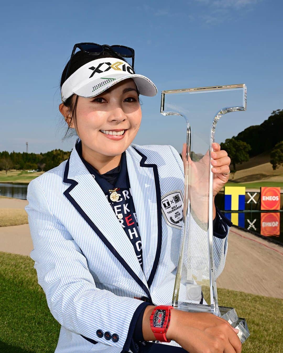 青木瀬令奈のインスタグラム：「In full swing. Our partner @serenaaoki_official has won the T-Point Eneos Golf Tournament in Kagoshima, shooting eight birdies on the final day. This is her fourth victory on the LPGA of Japan Tour.  #RichardMille」