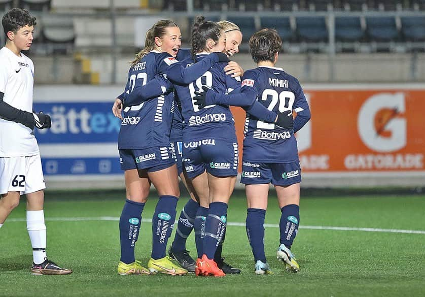 籾木結花さんのインスタグラム写真 - (籾木結花Instagram)「IT IS TIME.  Nu kör vi, tjejer 🦁❤️💙  #linköpingfc #damallsvenskan」3月25日 19時50分 - nicole10_official