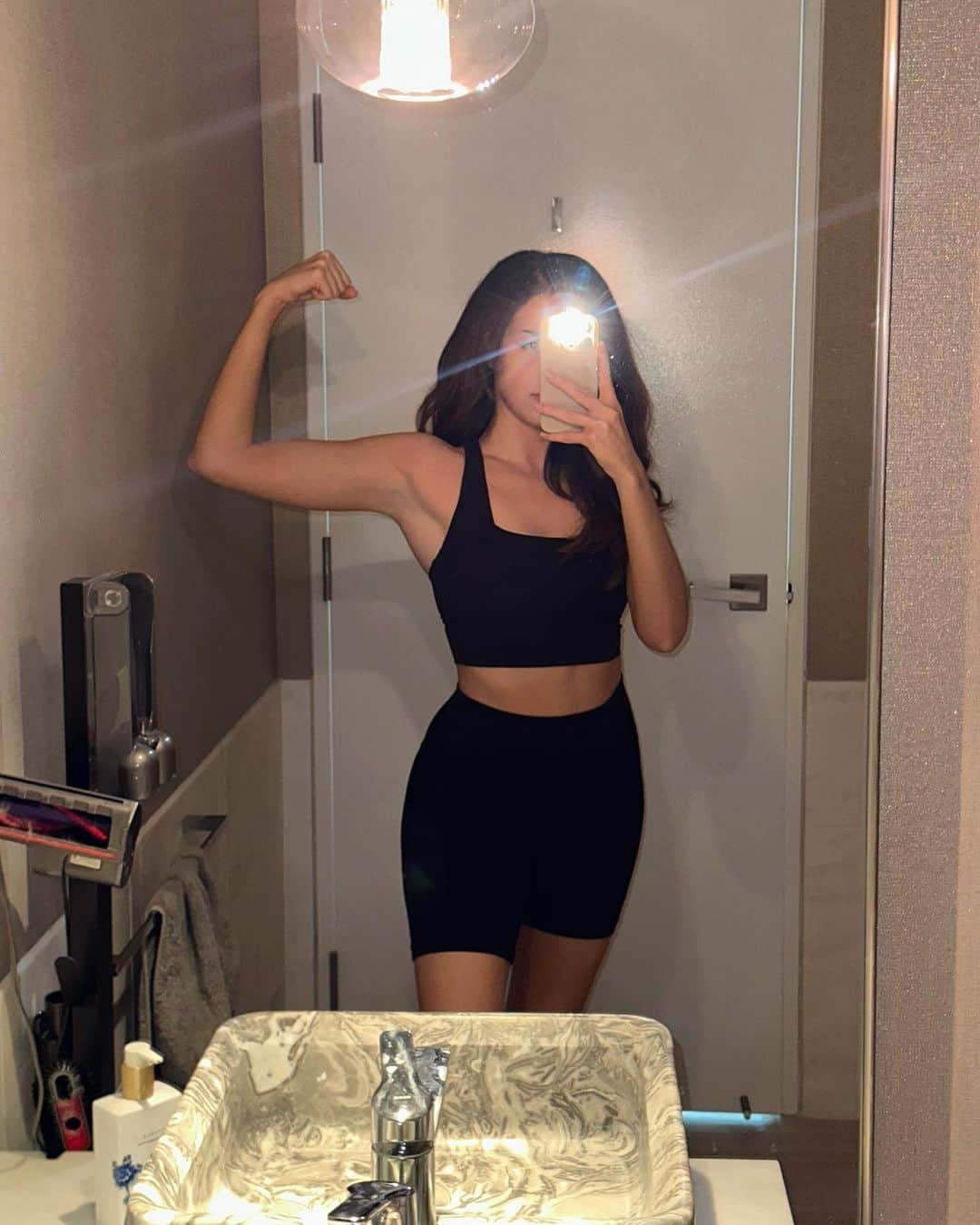 Pokimaneのインスタグラム：「down 15 pounds :)」