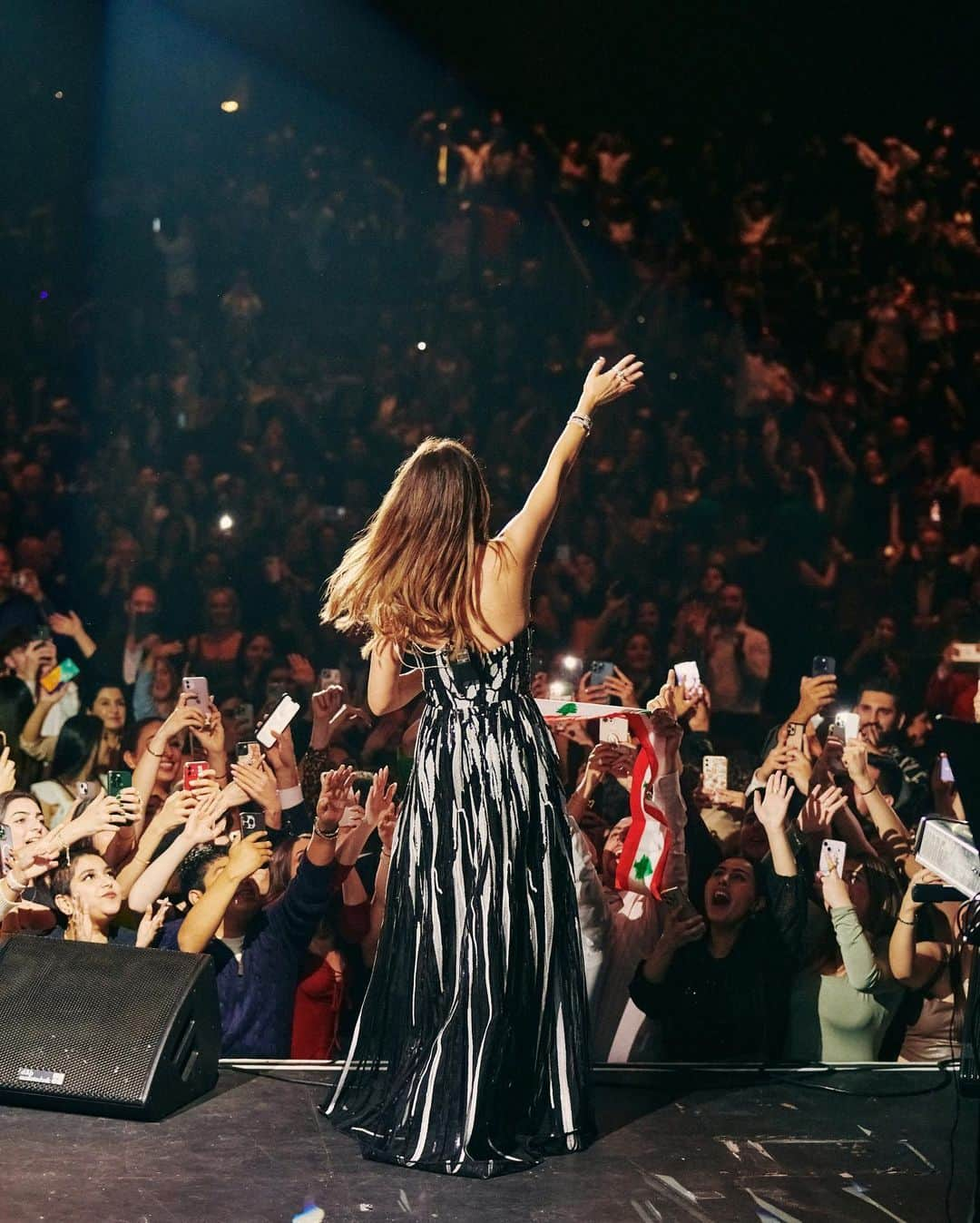 ナンシー・アジュラムさんのインスタグラム写真 - (ナンシー・アジュラムInstagram)「The End ❤️🫶🏻 #Temecula #USATour #NancyAjram」3月21日 5時26分 - nancyajram