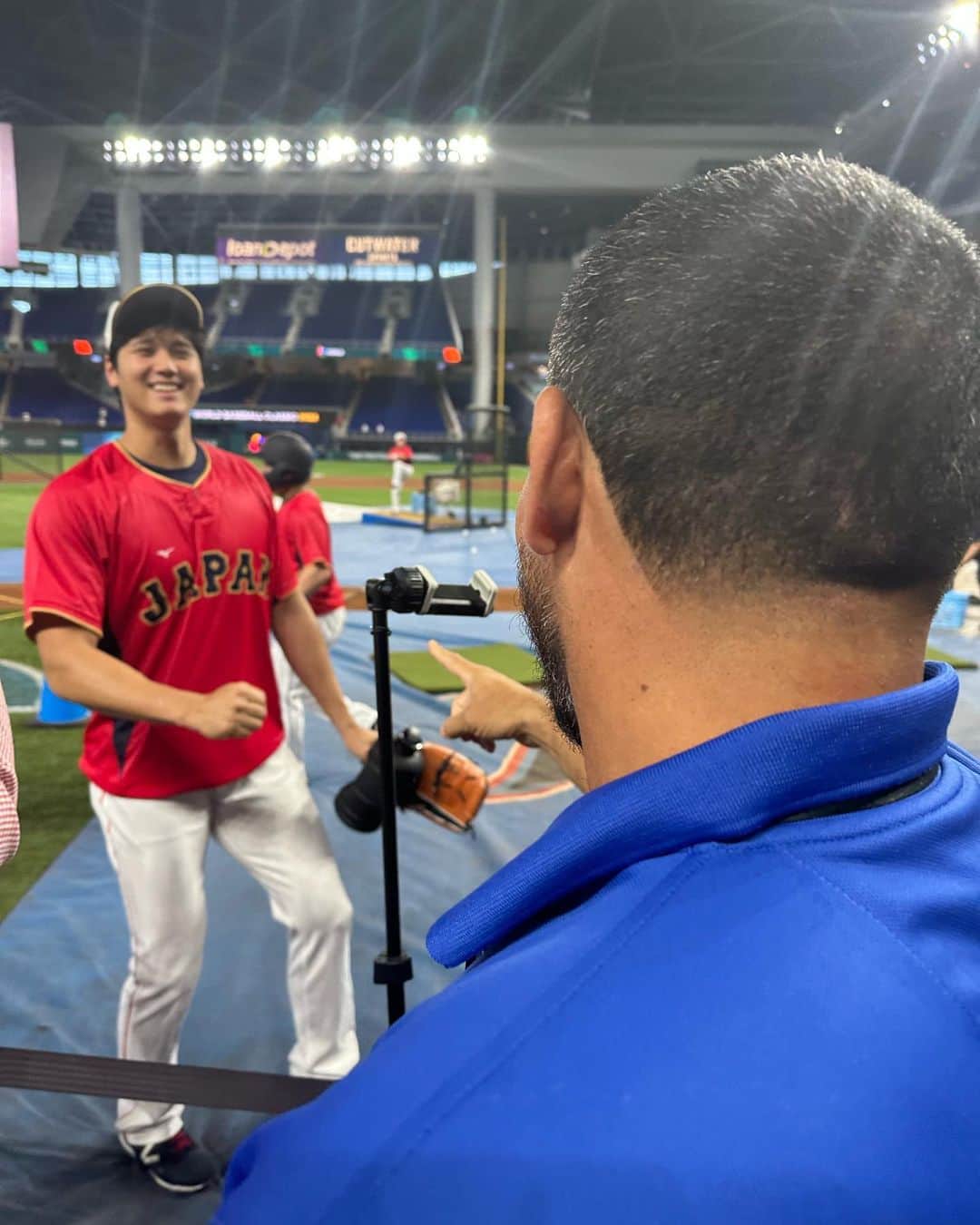 レネ・リベラのインスタグラム：「He is class act since the 1st day he got to the US. 1st year in the US I was blessed to be his catcher next to Maldonado! Is #Sho-Time🔥🔥」