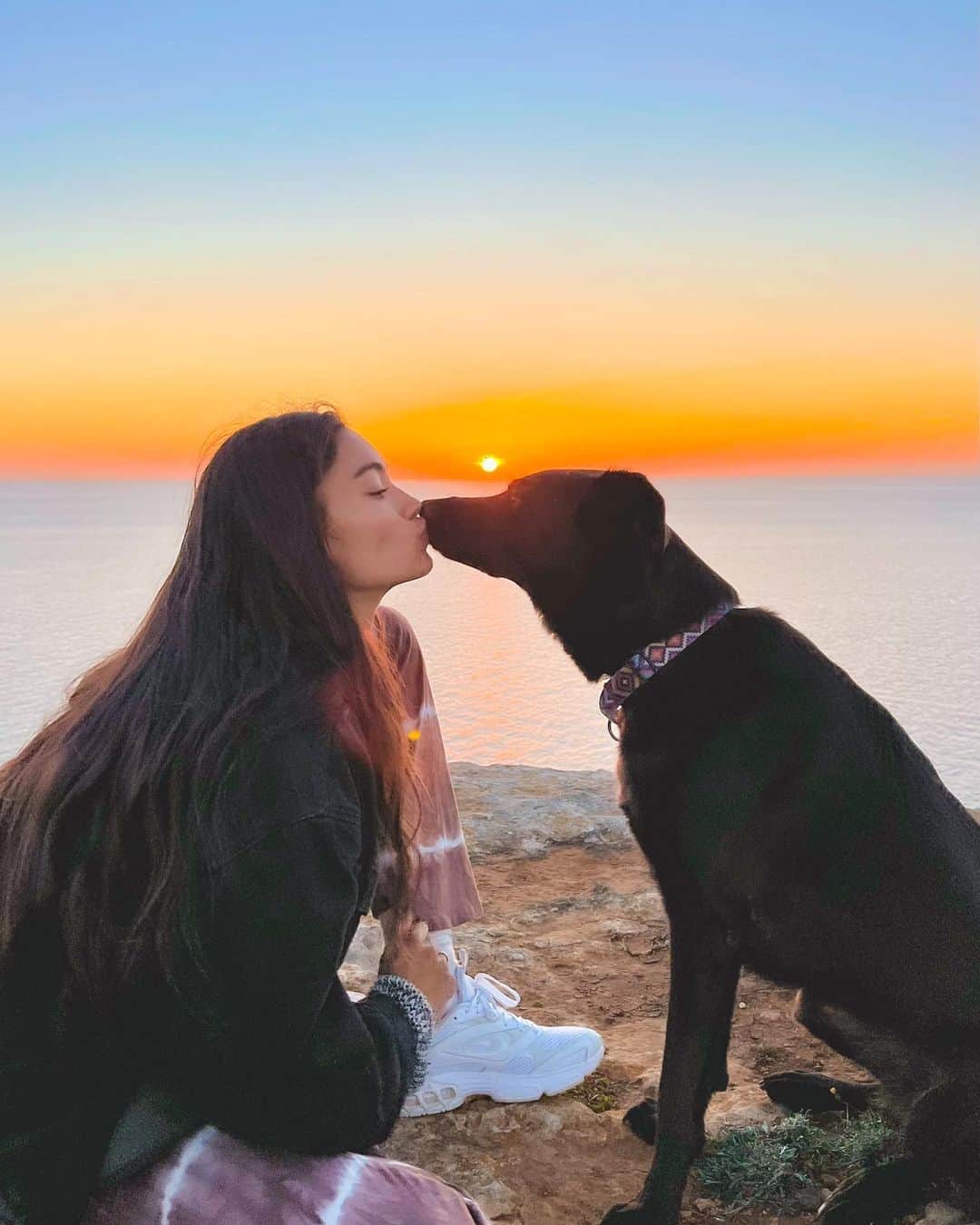 ケリー・ゲイルのインスタグラム：「Sunset last night with my loves🌅❤️✨」