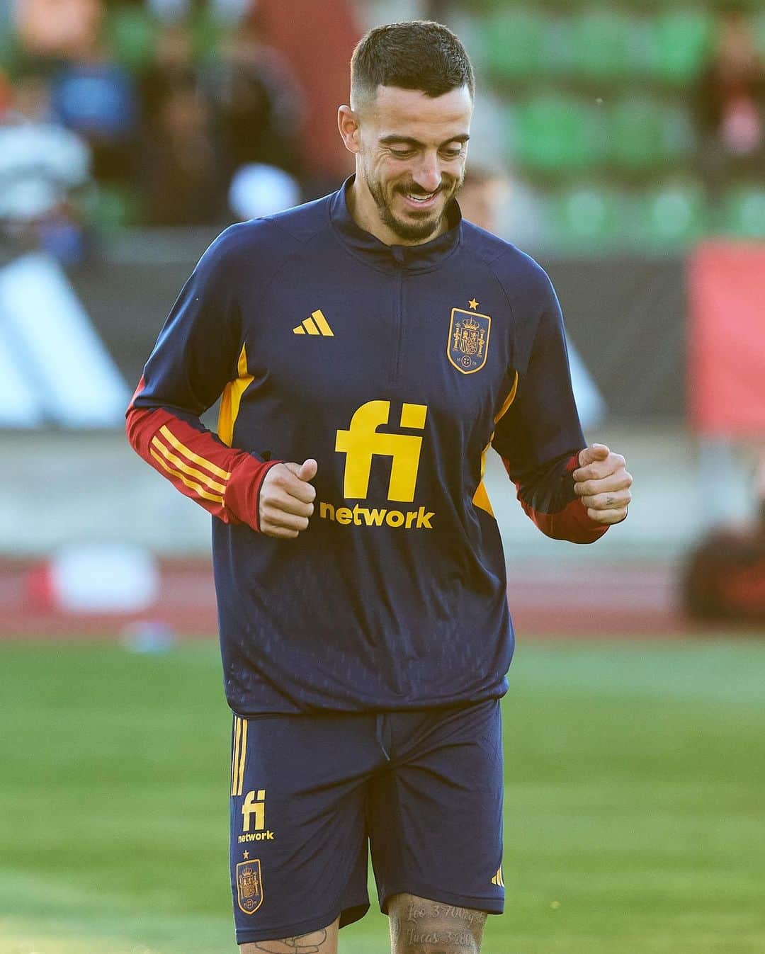 のインスタグラム：「Primer entrenamiento ☑️ Gracias a todos los que os habéis acercado a vernos! 🇪🇸」