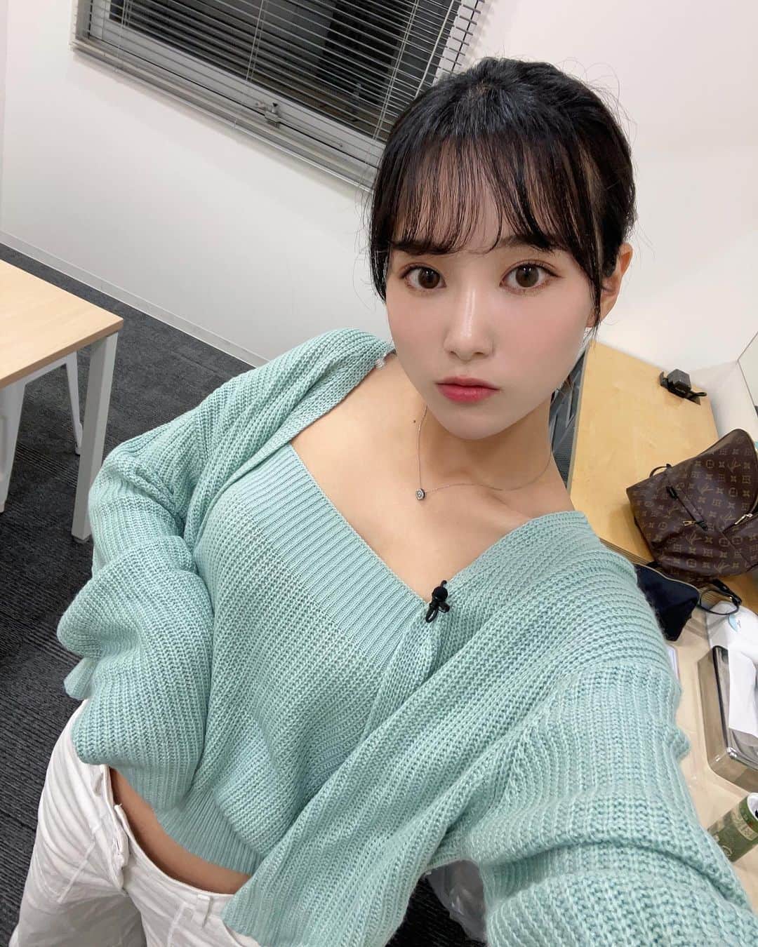 西原愛夏のインスタグラム：「🧸🖤」
