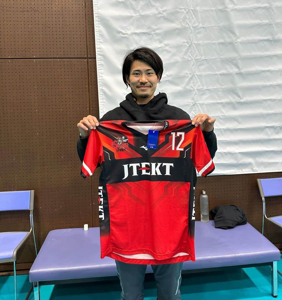 のインスタグラム：「_ 先週赤ユニを着れなかったので📸」
