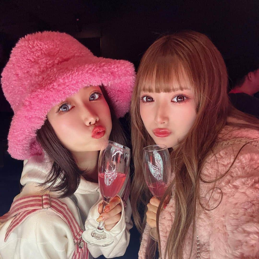 水嶋ひかるさんのインスタグラム写真 - (水嶋ひかるInstagram)「久しぶりかれんちゃん💖🌺 . . X-Ratedのお披露目パーティにいってきたよ🍸💞 ひかぴんくいっぱいでダンサーさんも店内もドリンクもかまいかったぁ🥺 ゆみかさんお誘いありまとございました🥳💖  @tknightclub @xrated_liqueur  . #tknc #tknightclub #xratedliqueur #pinkyourmoment #shibuya #ひかぴんく #かまいい #ありまとう #ひかぷぅ語 #今日は何の日 #春分の日」3月21日 18時16分 - hikapudayo