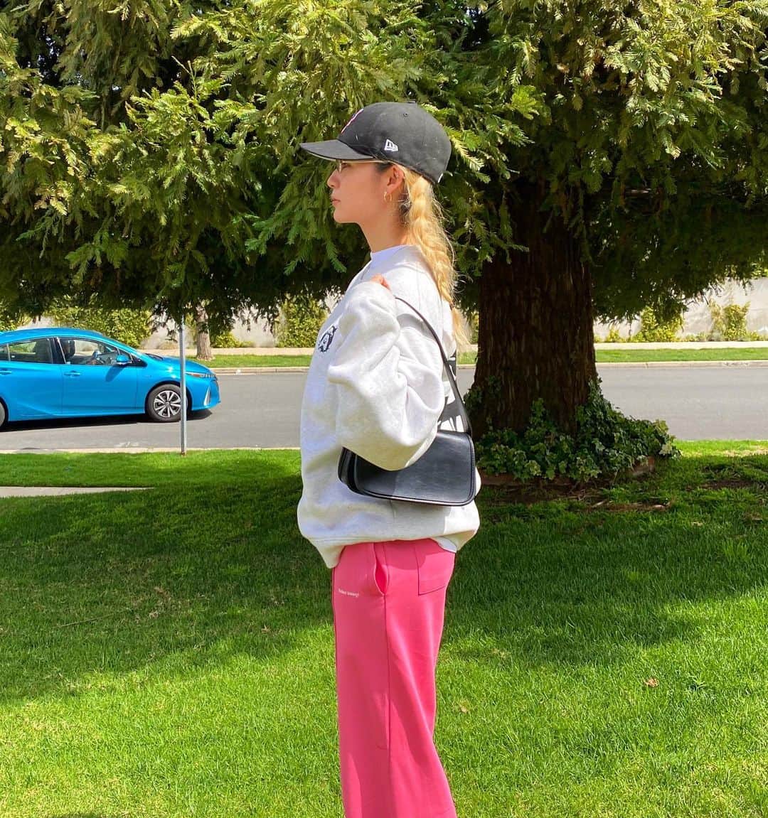 AMIのインスタグラム：「SunnyDay🫠🌈🌳💕🇺🇸」