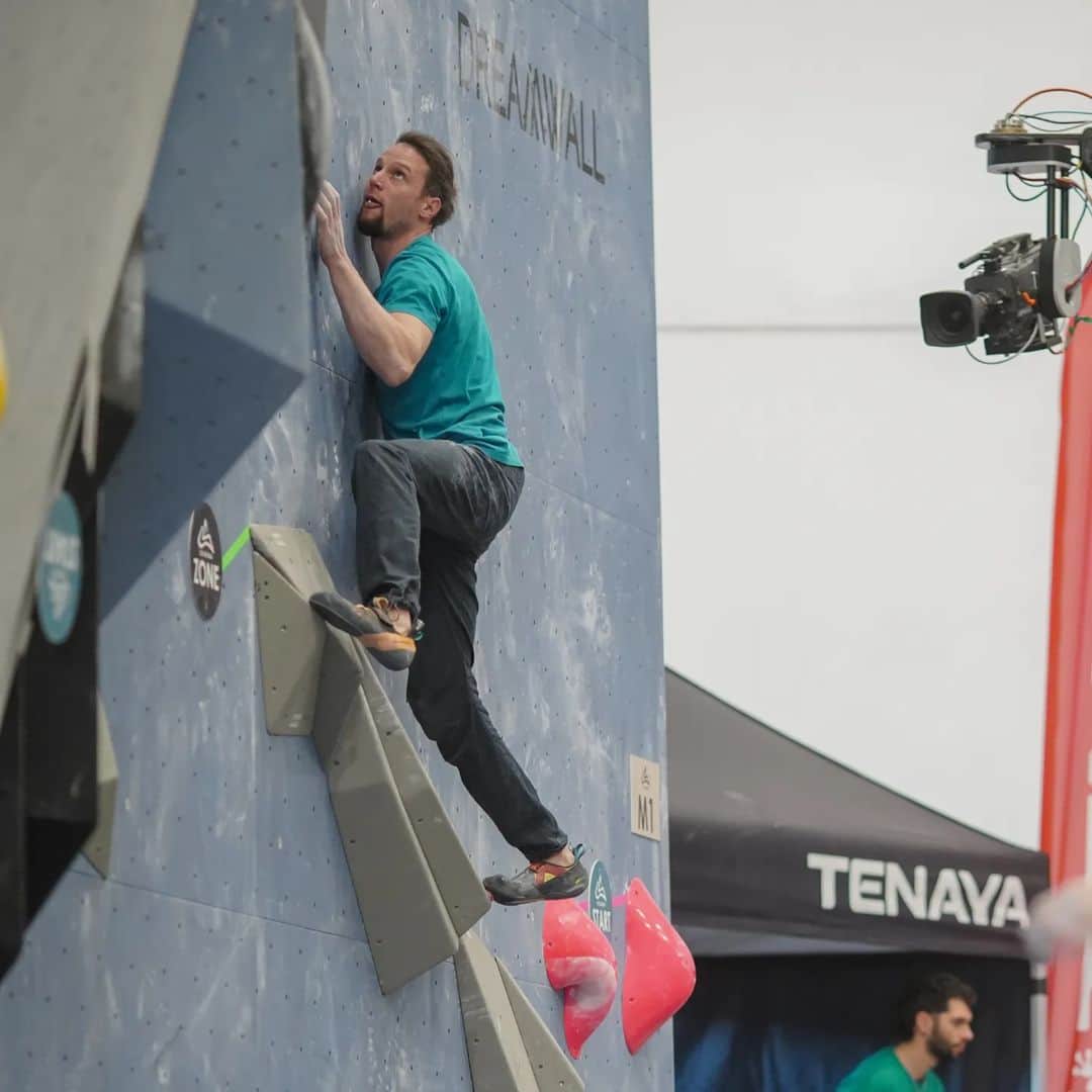イェルネイ・クルーダーのインスタグラム：「1st place at @sharmaclimbinggava last weekend 😎. Lots of fun and climbing, a bit less tops 🤪. 📸: @manuquinterophoto @climb_to_mars  ________________ @ocun.climbing @scarpaspa」