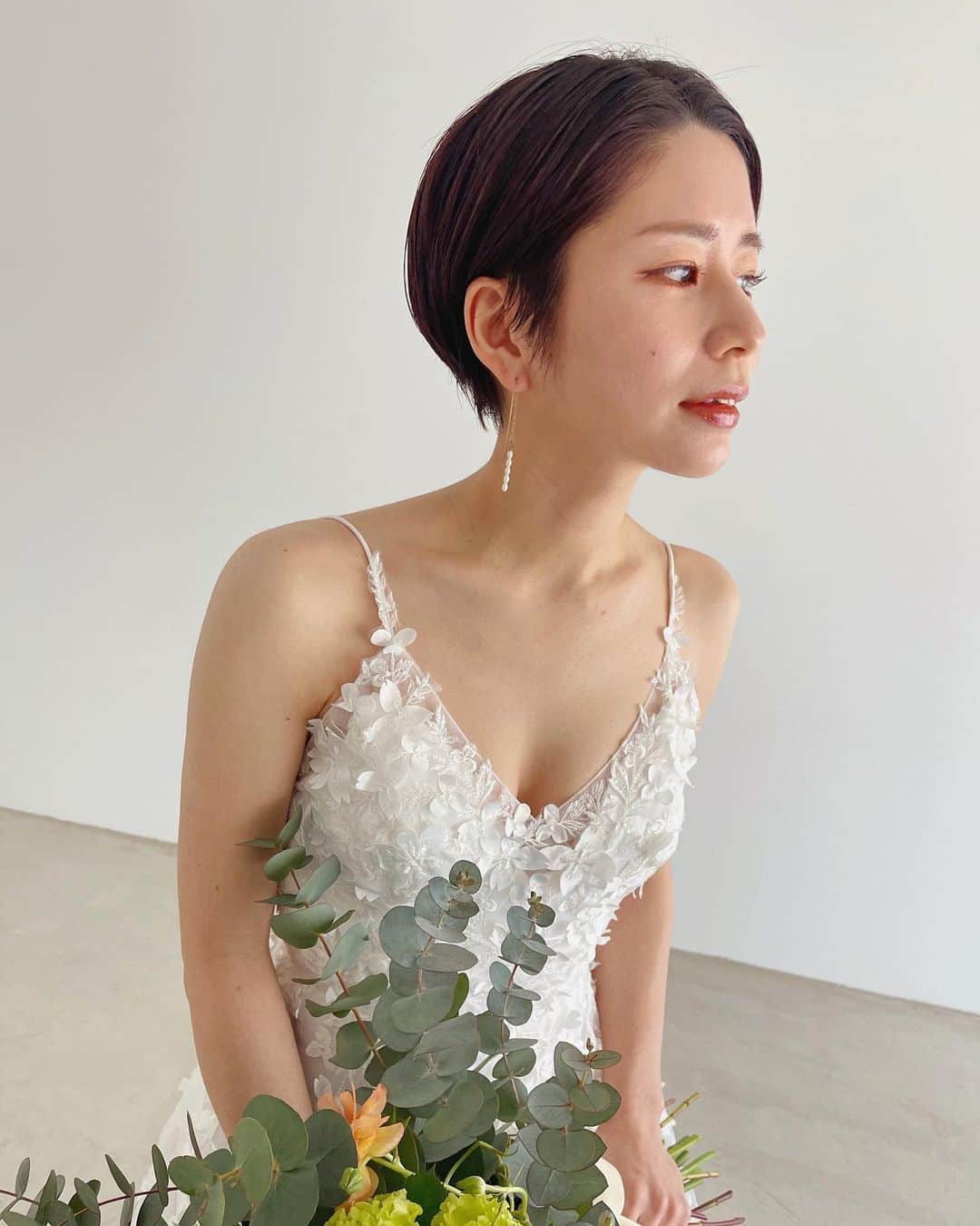 sakincho1028のインスタグラム：「タイトなショートヘアの花嫁さまもすてき♡ #sakinchohair   #hairarrange#hair#arrange#hairset#ヘアアレンジ#アレンジ#ヘアセット#豊橋#美容室#豊橋美容室#結婚式#ブライダル#ヘアメイク#メイク#花嫁#美容師#前撮り#フォトウェディング＃ウェディングフォト#出張ヘアメイク#ブライダルヘア#ウェディングヘア#花嫁ヘア」