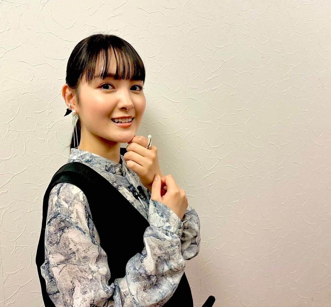 葵わかなのインスタグラム：「「芸能人格付けチェック」  こちらも#林遣都 さんと参加しました☺️ 初の格付け！BASICですが、緊張はひりひり🥹  2人のチームでしたが頑張ったのでぜひ応援してください〜！！  今日、3月21日19時からです！  💍 @loni_jewelry_ @harumi_showroom  #キッチン革命」