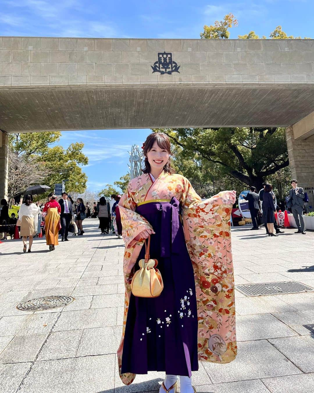 吉田沙弥香のインスタグラム：「関西大学を卒業しました🌸  目の前の好きな事に突き進んでこれた4年間‼︎大学に通わせてくれた両親に感謝し、これからも精進していきたいと思います。  関わってくださった皆様 本当にありがとうございました💐 #関西大学  #kansaiuniversity」