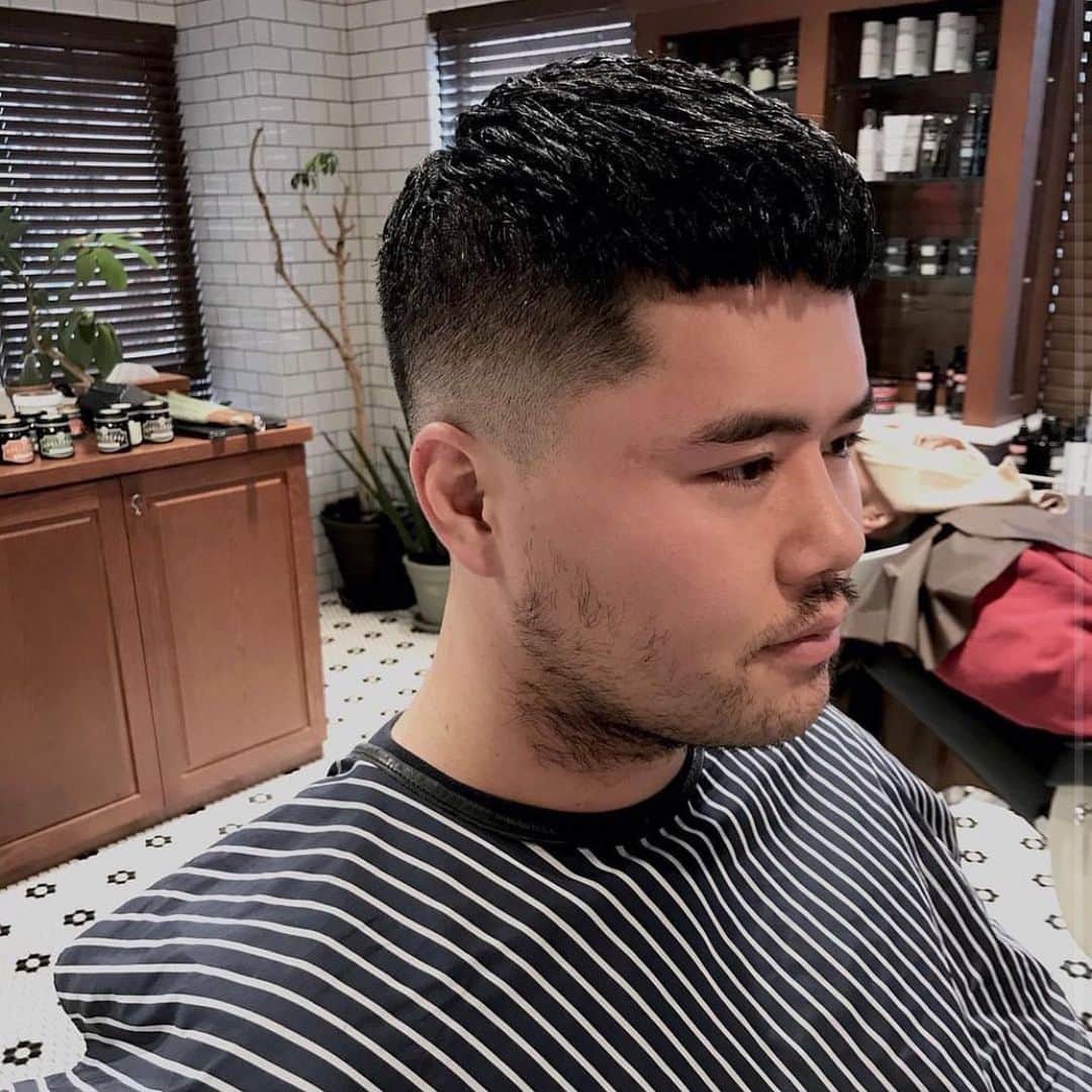 のインスタグラム：「FSC - FUTAKOTAMAGAWA BARBER💈  ⁡ HAIR CUT ¥6,600(tax incl.) made by @__minorroll   #freemanssportingclub  #fscbarber #barbershop #barber #mensgrooming」