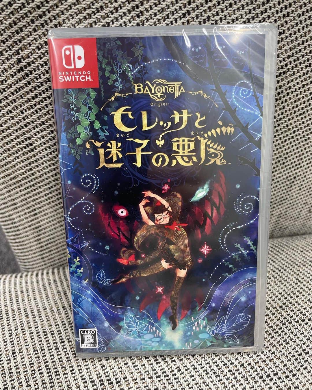 東野幸治のインスタグラム：「セレッサと迷子の悪魔をプラチナゲームズさんから届きました。 戦いと謎解きをやるぞ！ もしわからなかったら誰か教えてください！」