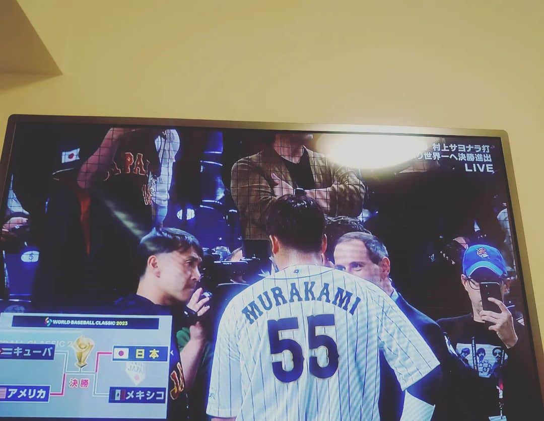 中村昌也のインスタグラム：「おめでとう❕やった〜❕ 大谷選手のツーベースで目頭が熱くなり 村上選手のサヨナラで涙腺崩壊😣 決勝も全力で応援します❕ #wbc #大谷翔平」
