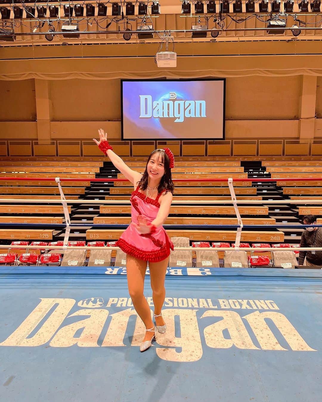 長久梨那さんのインスタグラム写真 - (長久梨那Instagram)「． 34歳のラウンドガール🥊  優しく見守ってください🫣💓  #ボクシング #DANGAN #ラウンドガール #リングガール #34歳のラウンドガール #boxing #roundgirl #ringgirl #selfie」3月21日 11時55分 - rinanagahisa