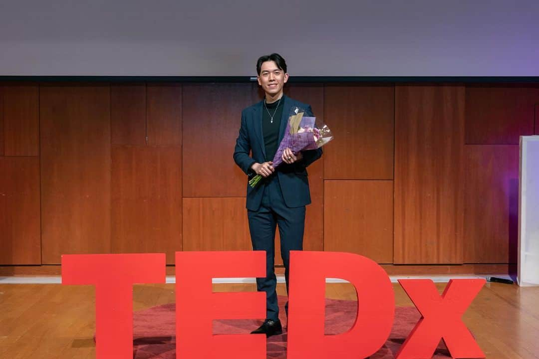 ヴィンセント・ゾウさんのインスタグラム写真 - (ヴィンセント・ゾウInstagram)「TEDxBrownU, 1 week ago. So honored to have had the chance to share a little piece of my journey with a huge audience right here at Brown University. Months of writing, memorizing, rehearsing, and fine-tuning with my curation team became a moment, an event that has been the highlight of my year so far. Thank you so much @tedxbrownu @brownu @tedx_official @j0sh.samuel @raghav_k09 @michaelwanggggg @tiff0826 for making this possible!!」3月21日 12時11分 - govincentzhou