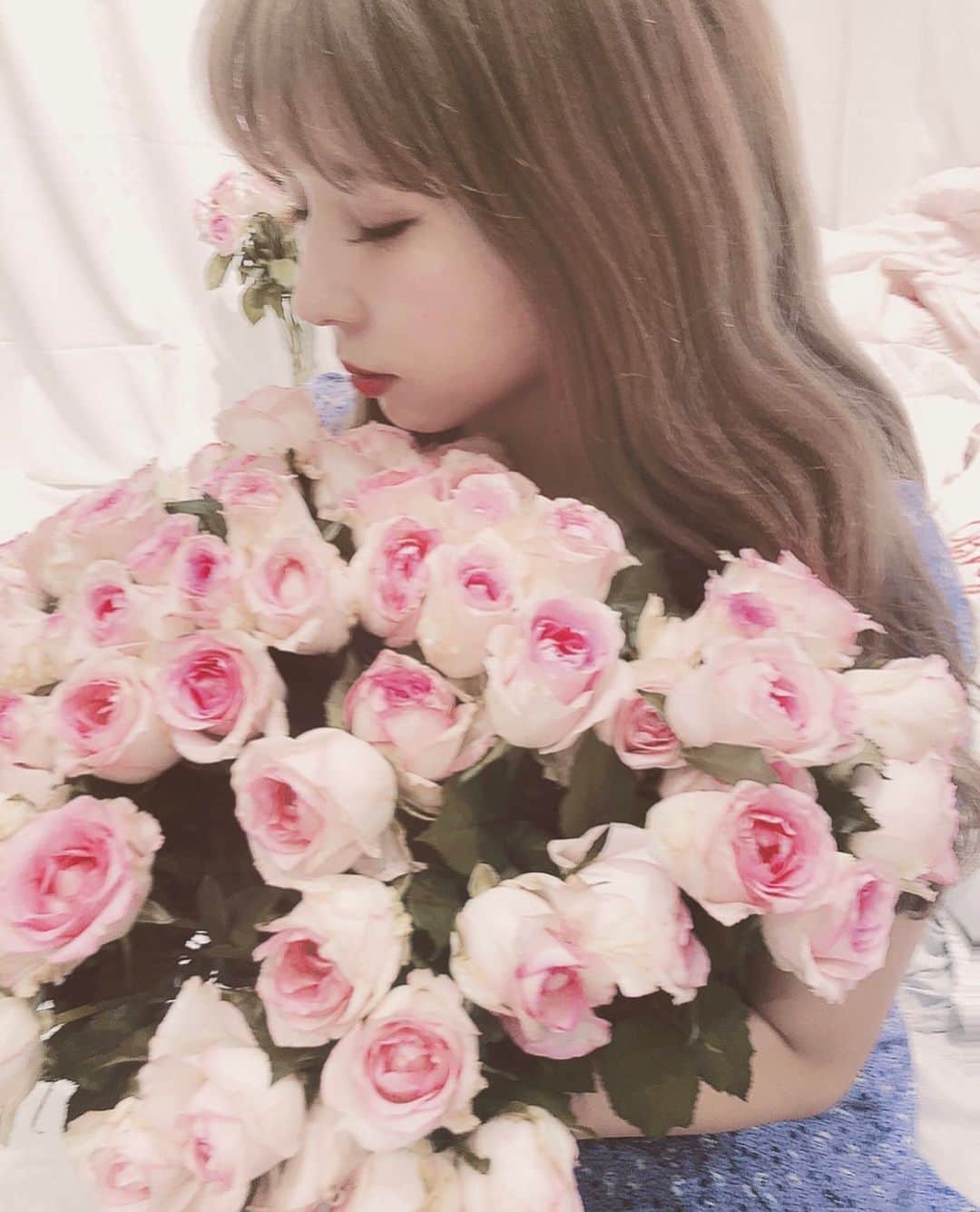 puinpiのインスタグラム：「9th anniversary🫶🏻  1日過ぎちゃったのだけど、、、笑  Puiを立ち上げて9年が経ちました。  昨年も書いたのですが、  ： ： 年齢や、いつのまにか持ってしまった色んな気持ちに振り回され怖くなった時、  あなたが自分らしくいれるように 少しの自信や勇気を持つお手伝いができる ような。。  きっかけや、味方になれればいいなと日々プロダクト達を作っています。  ： ：  押し付ける気も こんな意味だからどうだっ！なんて話ではなくて、  ちょっと、手に取った時にふふっ♡って なればいいなぁ。みたいな、、  自分の中に意味を持って作り続けれる事を とても幸せに思っています。  ： ：  続ける事ができているのは、 手に取ってくださる方がいるからで、  9年。 ずっと夢の中にいるみたい。  正直こんな長くできると思ってなかったな、  来年は10年かぁ、、 そう思うと更に楽しい1年にしたいと思えるね。。  ： ：  今年は新しいプロジェクトがたくさんあるのです。  リクエスト頂いてたもの達もカタチにできそうで、とても楽しみ♡  いつもほんとにありがとう。  ちょっと長くなっちゃった…笑  YUI  #Pui#Puishop #いつもありがとう」