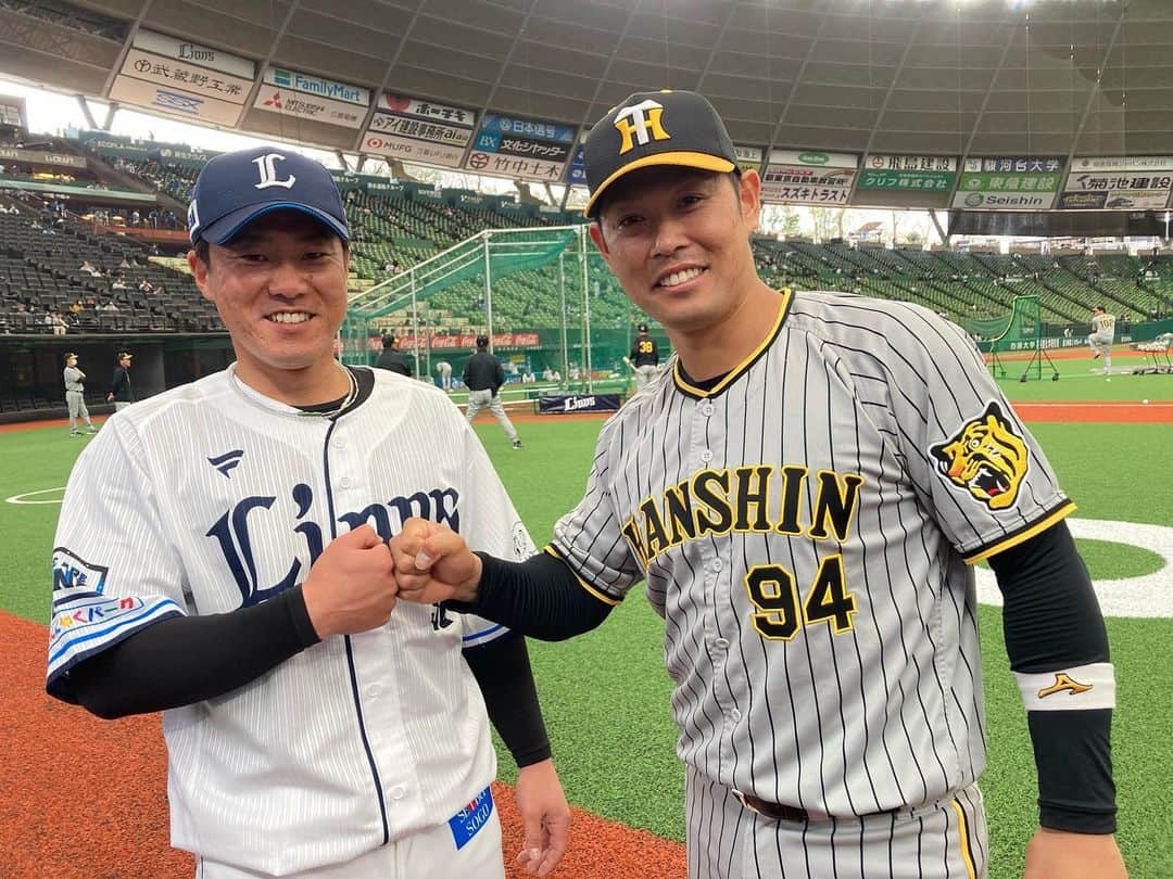 のインスタグラム：「#陽川尚将 選手と同級生の3人との写真です！ #埼玉西武ライオンズ #陽川尚将 選手 #阪神タイガース  #原口文仁 選手 #岩貞祐太 選手 #岩崎優 選手 #同級生  #ARE」