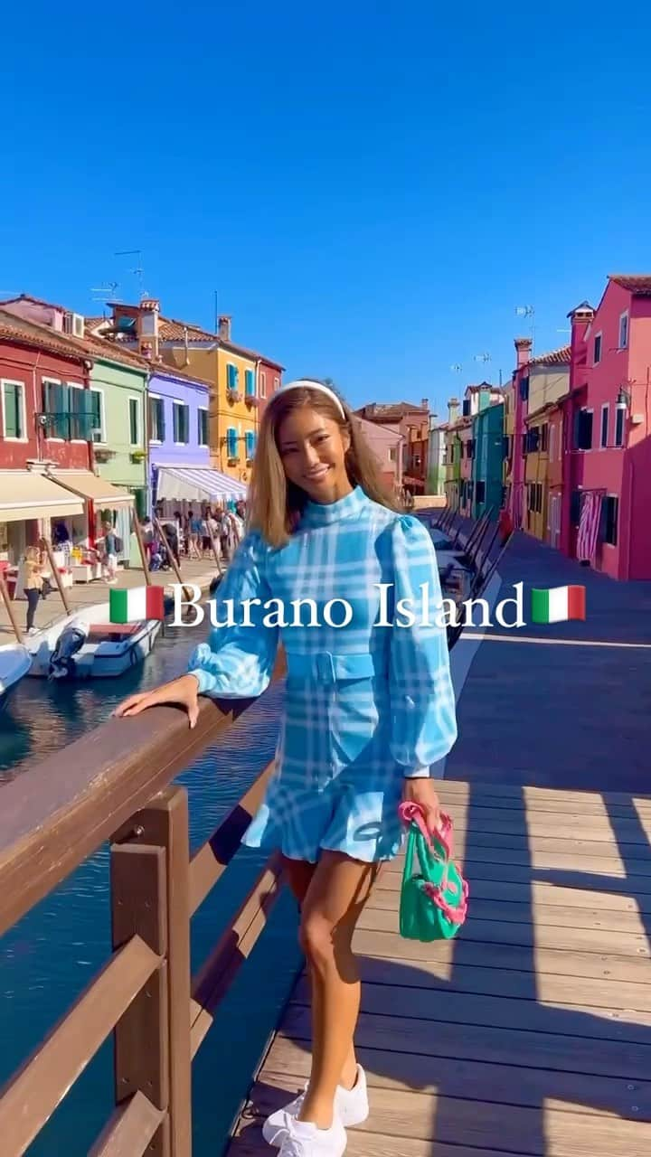 田上舞子のインスタグラム：「🇮🇹Burano Island🇮🇹 ベネツィアからボートで40分🛥 カラフルでとってもかわいい島😍😍😍 いるだけでワクワクドキドキさせてくれる場所でした💕 イタリアの好きな街🇮🇹好きな食べ物🍝 コメントで教えてください🤤🫶🏽 This island is so adorable❤️💚💜💙 how cute are all of these colorful houses? 😍And it’s only a 40 minute boat ride from Venice🛥🙌🏾 When you go to Italy, Do you want to visit here too?💕 by the way, I'm going to Europe again from April 13th to June 12th😍about 2 months😍🙌🏾🙌🏾 I'm soooo excited to see many new views🇮🇹🇫🇷🇲🇹🇪🇸🇬🇧maybe...🇺🇸too💙 #venezia #venice #buranoisland #burano」