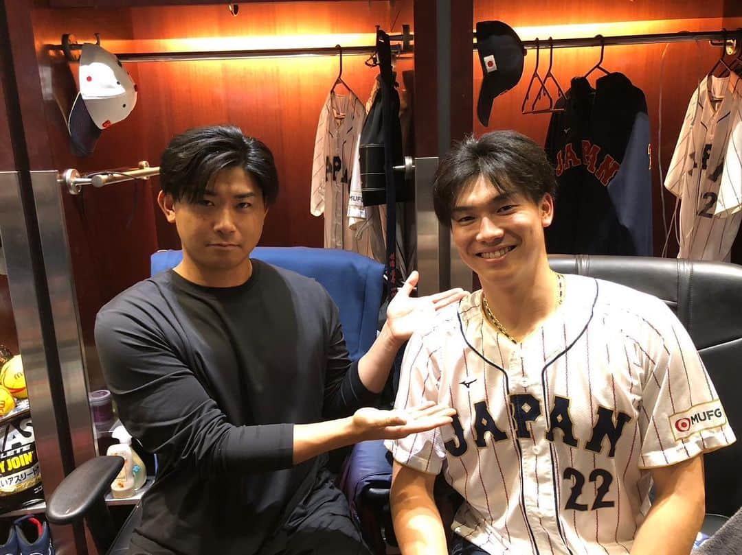 のインスタグラム：「【侍ジャパン🇯🇵】劇的すぎるサヨナラ勝利で決勝進出！！試合直後の#湯浅京己 選手の写真が届きました！！！ #侍ジャパン #侍JAPAN #WBC #worldbaseballclassic  #阪神タイガース #湯浅京己 選手 #横浜DeNAベイスターズ #今永昇太 選手」