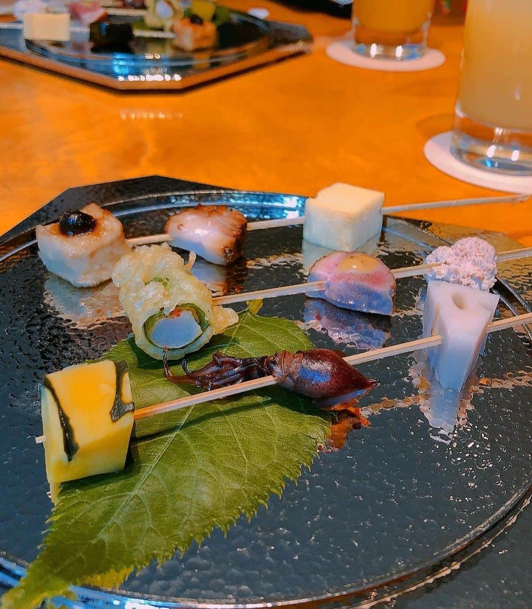 伊藤京子さんのインスタグラム写真 - (伊藤京子Instagram)「久しぶりに京都へ🌸 梅や桜を堪能し、食も楽しみ、改めて思うことは、、 京都が好き❤️  サスペンダースカートは @_bluelea_  のもの。 皺になりにくく軽い素材だから旅行時にも重宝します🥹 サスペンダーは取り外し可能✨ 上からニットをふわっと着ると雰囲気が変わって二度楽しめるところもお気に入りです🥰  #WBC準決勝勝利に大盛り上がり #明日ドキドキ #京都グルメ #京都観光#京都旅行 #リッツカールトン京都  #bluelea」3月21日 13時02分 - kyoko_ito1128