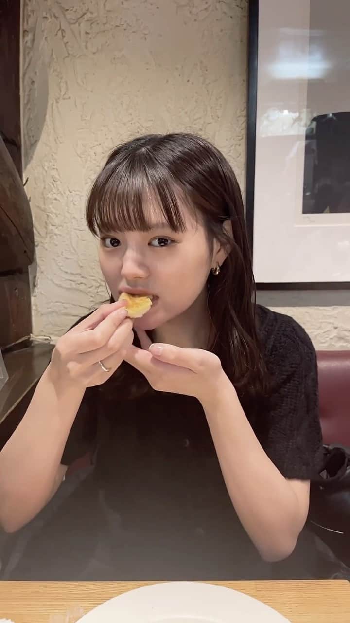 木村なつみのインスタグラム：「音楽なにがいいのかわからず、、笑 難しいなリール 冬服飽きすぎて半袖ニットばかり着てる笑」