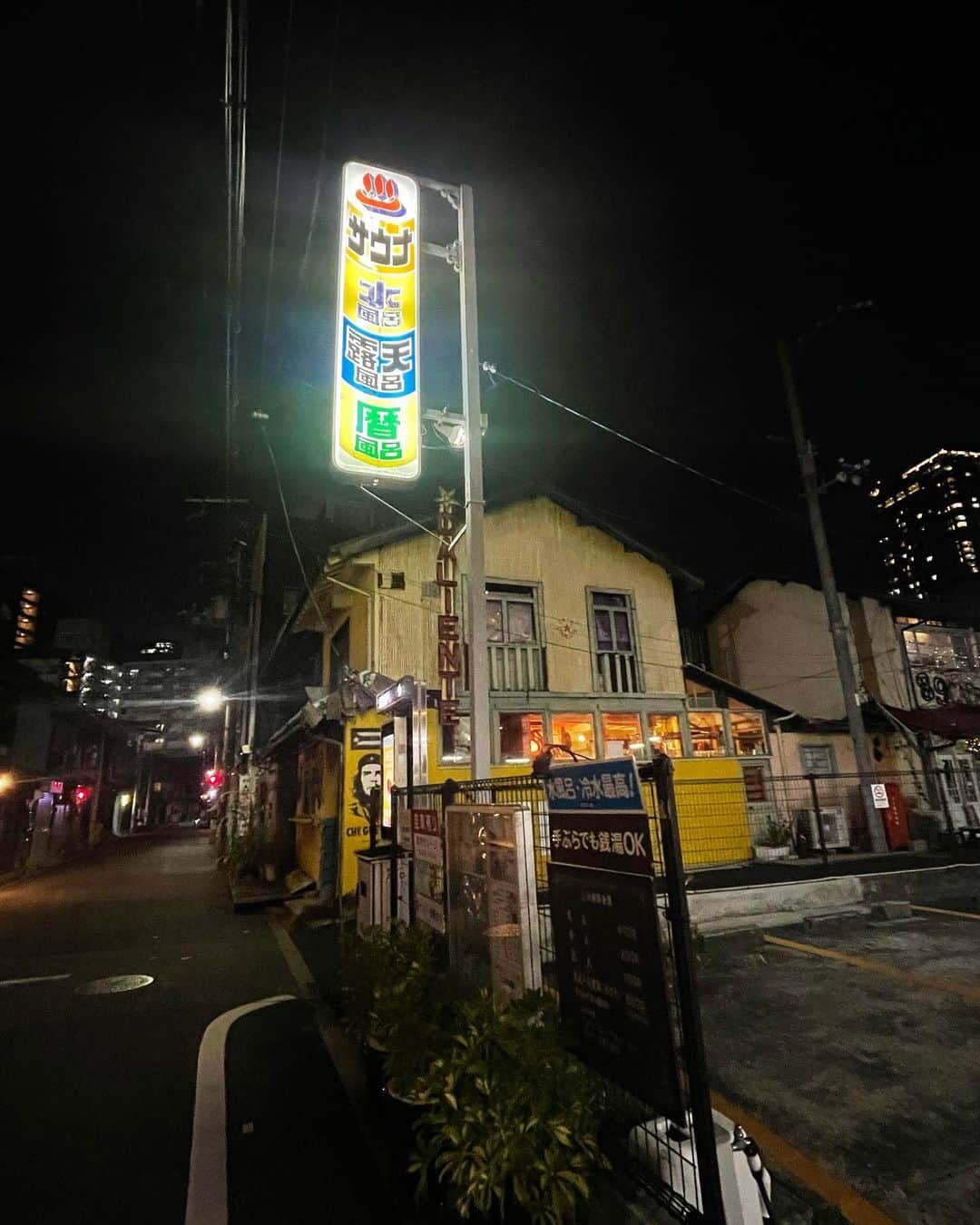 穴見真吾（緑黄色社会）さんのインスタグラム写真 - (穴見真吾（緑黄色社会）Instagram)「Osaka luv.」3月21日 13時14分 - shingoanami