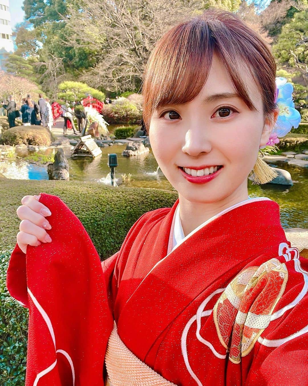 住吉珠貴(たまちゅーーーぶ)のインスタグラム：「. 妹の結婚式行ってきた👰‍♀️💕 　 めちゃめちゃドレス姿綺麗で感動した🫶🏻✨ 　 最高の1日だったなあ❣️ 　 ご飯もおいしかったぁ🍽 　 動画も上がる予定なのでおたのしみに💜 　 振袖は今回はレンタルしたよ〜🧸✨   着付けも会場のホテルニューオータニでやってもらいました👘 　 すごく上手だった🥺 　 後ろの帯かわいすぎる!!!  　 #振袖  #振袖着付け #ニューオータニ #ホテルニューオータニ #着物 #japan #住吉珠貴 #たまちゅーぶ #ウェディング #wedding #youtuber」