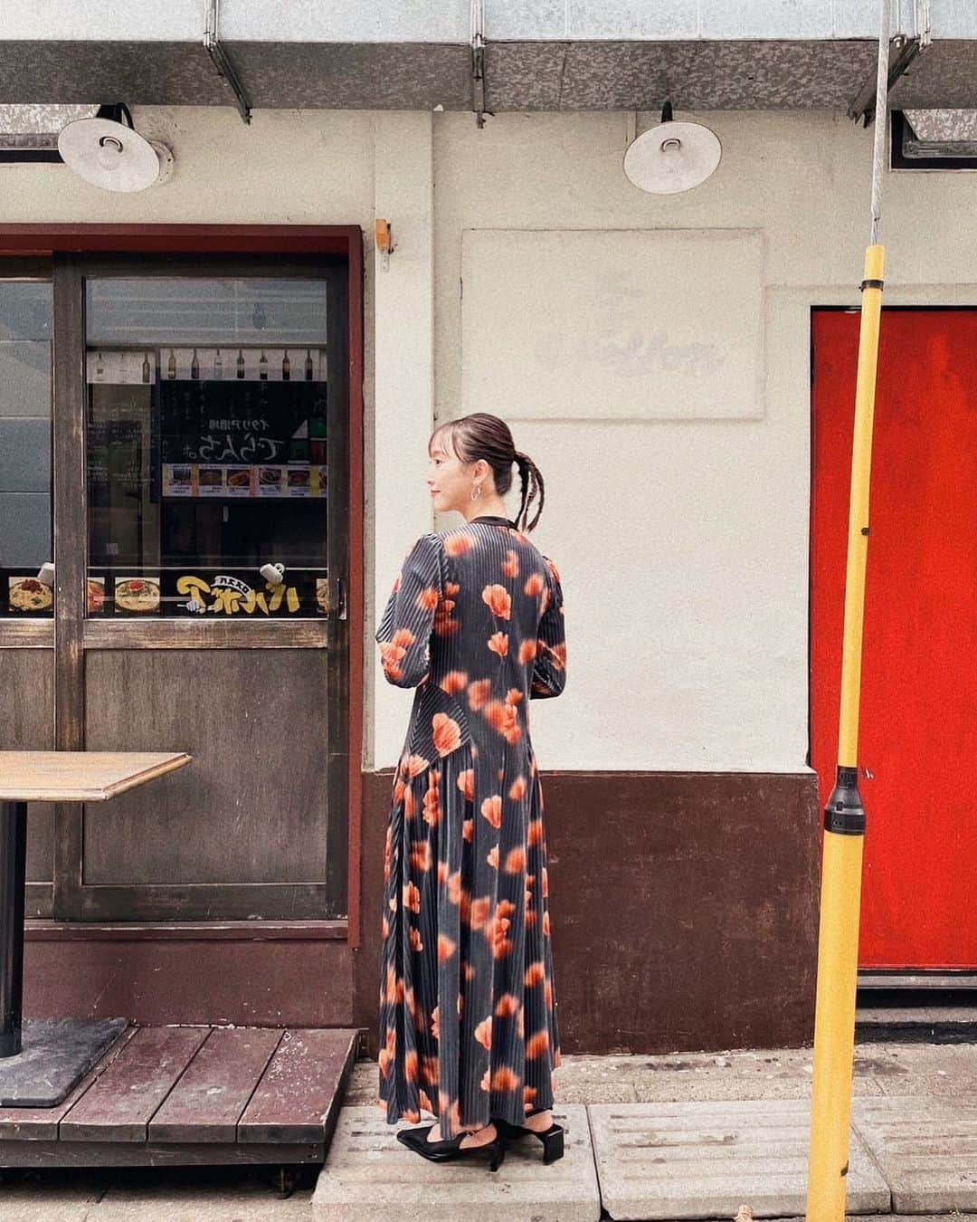 松井玲奈のインスタグラム：「本日は休演日。 お出かけすることもなく、だらーっとしたり、新しいファンデ試したりしてます。 お菓子でも作ろうかと思ったけど、小麦粉が足りなかったので断念。 そんな日です。」