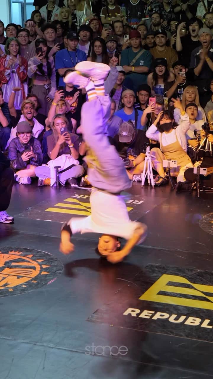 のインスタグラム：「Super Saiyan Tsukki 🧨 @bboy_tsukki haters will say he tapped his foot 😉 🔥   📍 @radikalforzejam  @brothergreen_official  #radikalforzejam」